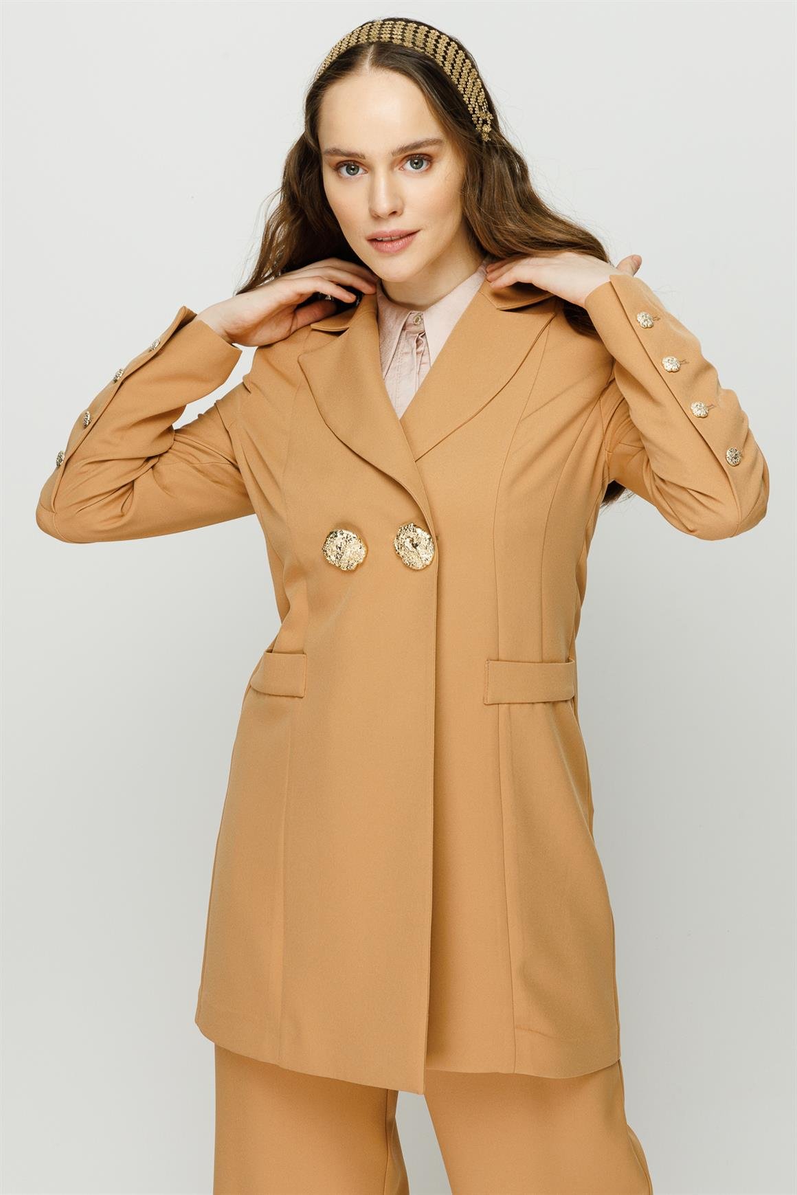 Altın Rengi İri Düğme Detaylı Pantolon Ceket Takım  Camel