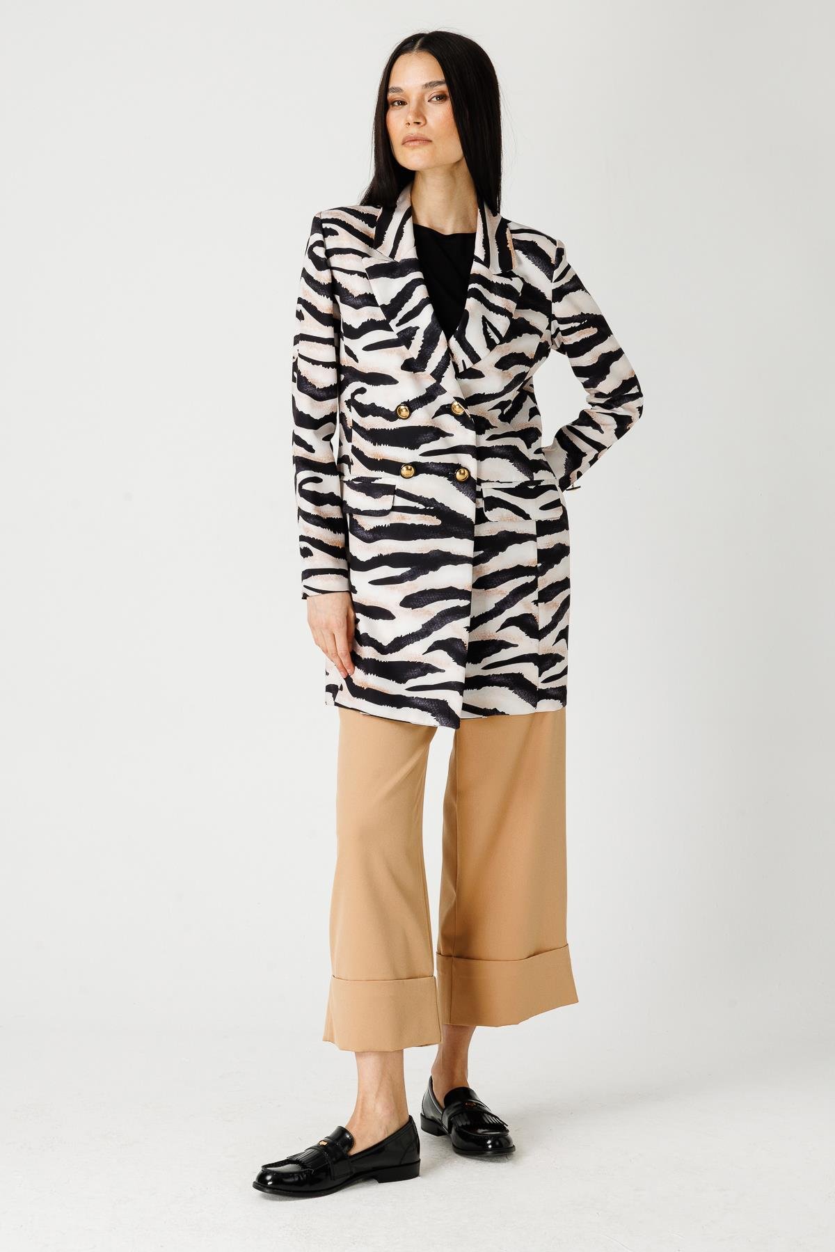 Animal Printed Ceket ve Duble Paça Pantolonlu Takım  Bej