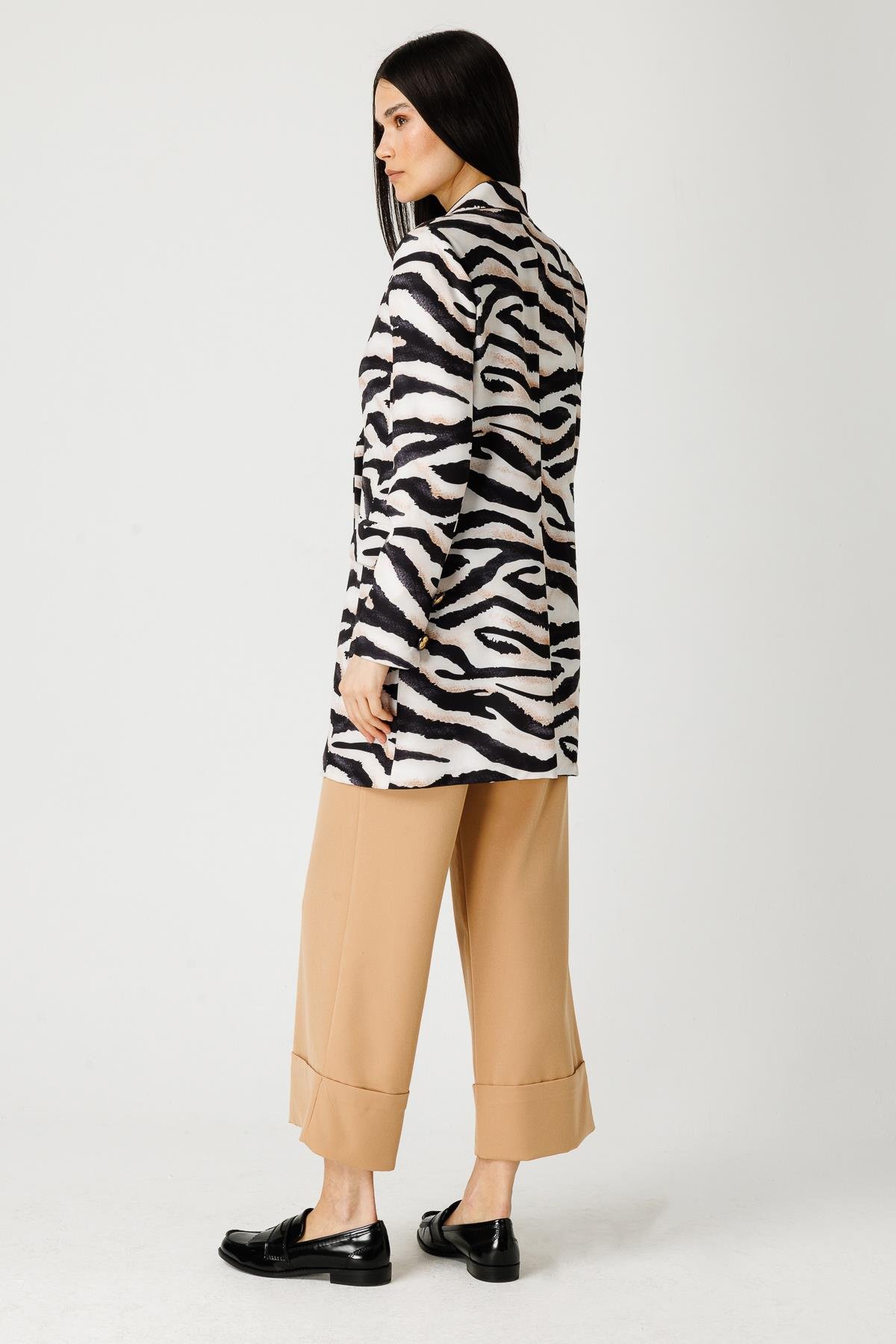 Animal Printed Ceket ve Duble Paça Pantolonlu Takım  Bej