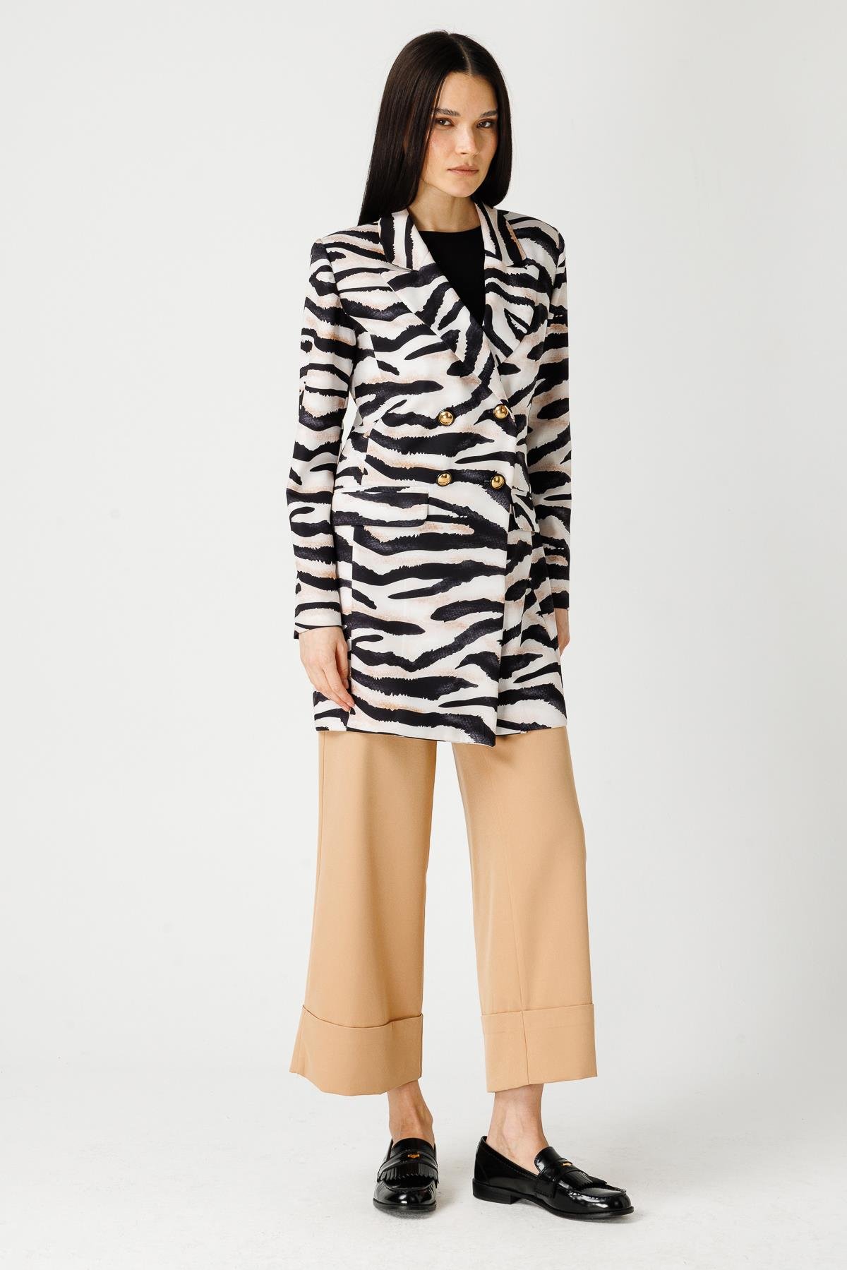 Animal Printed Ceket ve Duble Paça Pantolonlu Takım  Bej