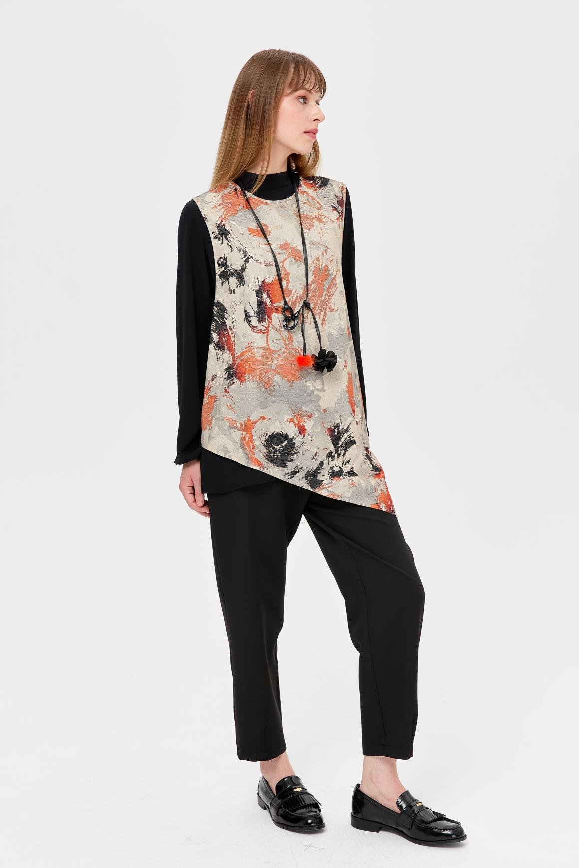 Desenli Kolye Detaylı Pantolonlu Takım  Bej