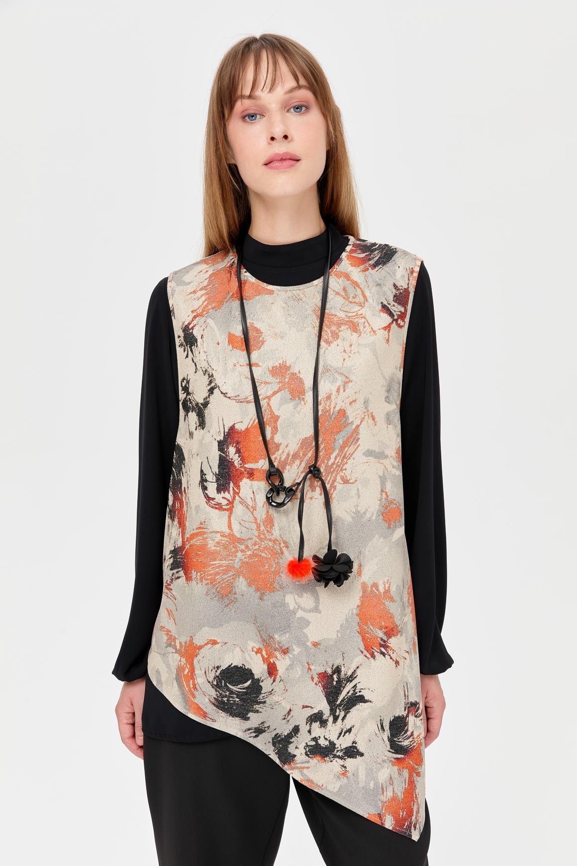 Desenli Kolye Detaylı Pantolonlu Takım  Bej