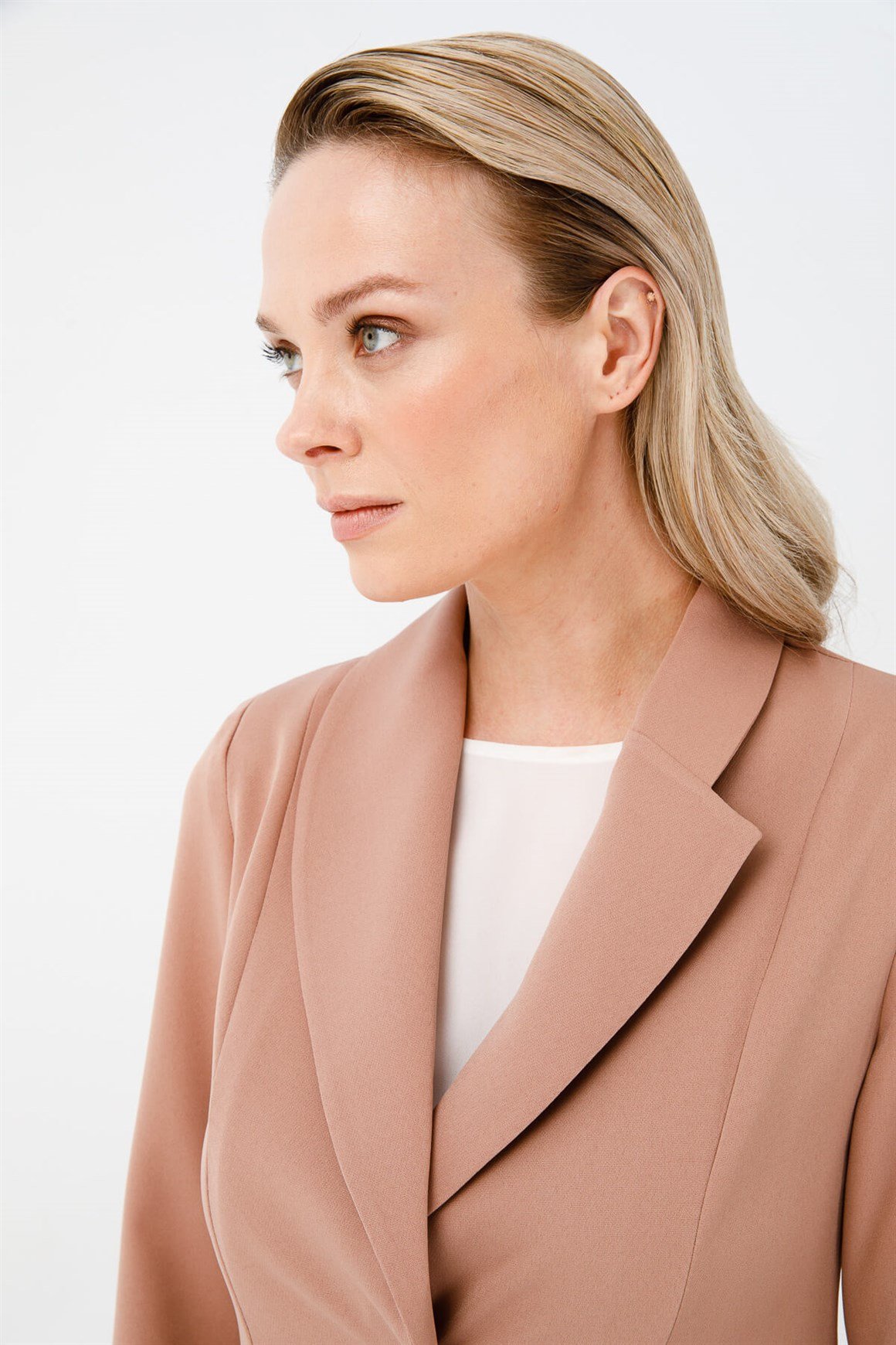 Erkek Ve Şal Yakalı Ceketli Takım  Vizon