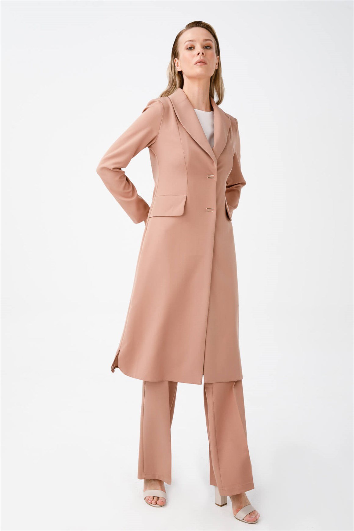 Erkek Ve Şal Yakalı Ceketli Takım  Vizon