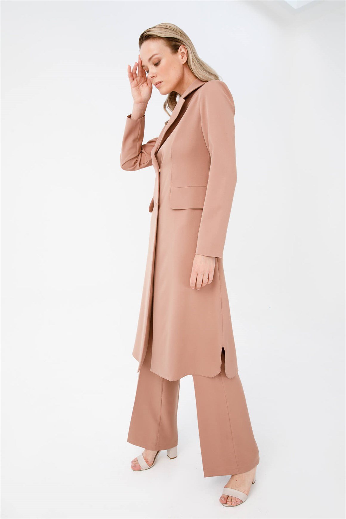 Erkek Ve Şal Yakalı Ceketli Takım  Vizon