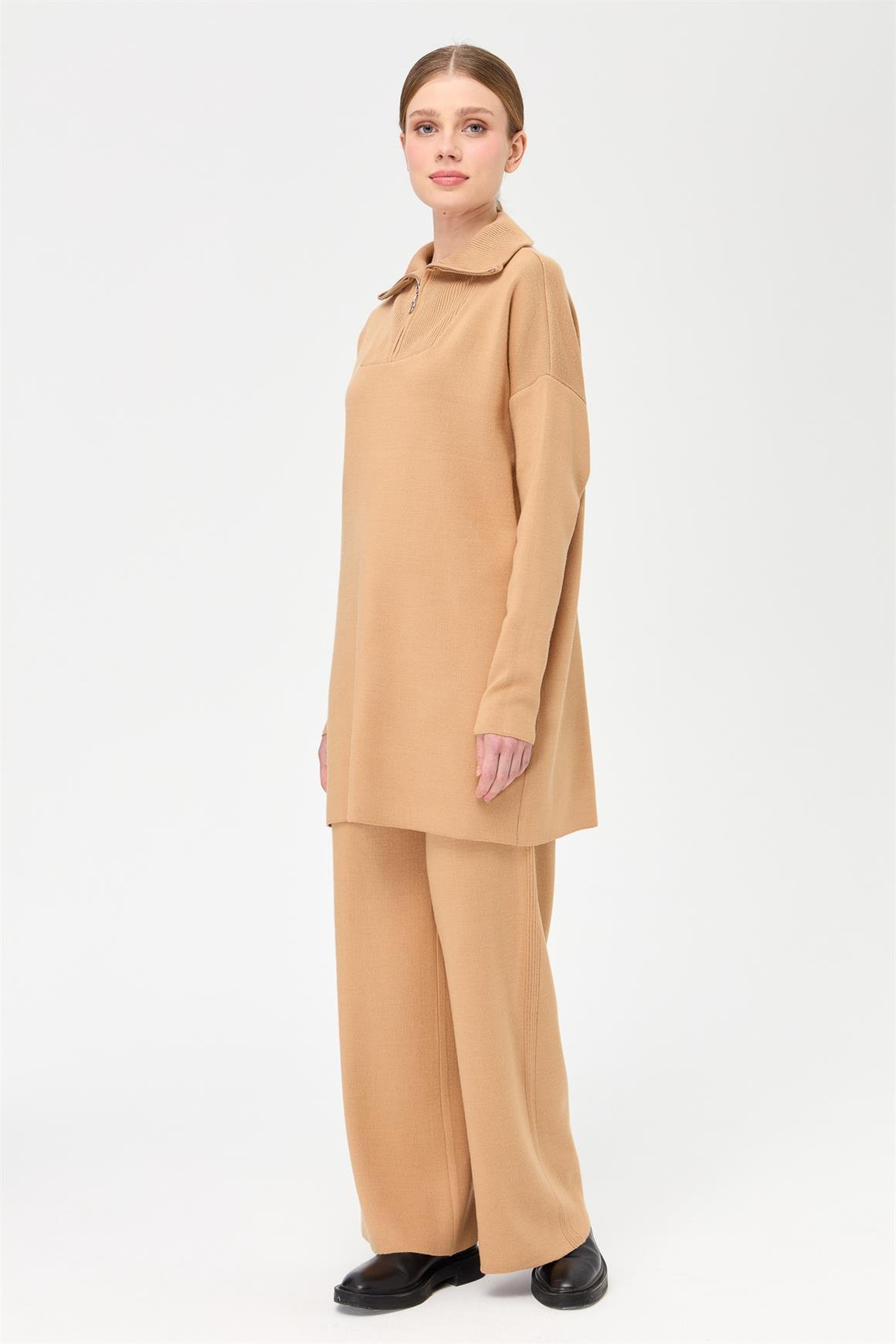 Fermuar Kapama Yakalı Triko Pantolonlu Takım  Vizon