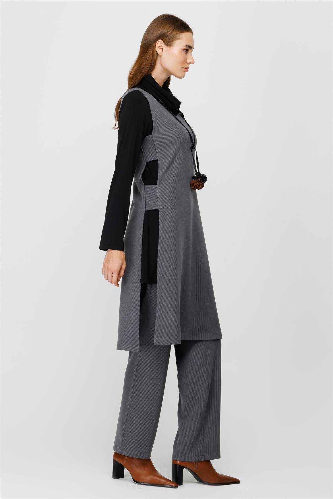 Fitilli Örme Kumaştan Yanları Pencere Detaylı Bluz Tunik Pantolon Kolye Takım  Antrasit