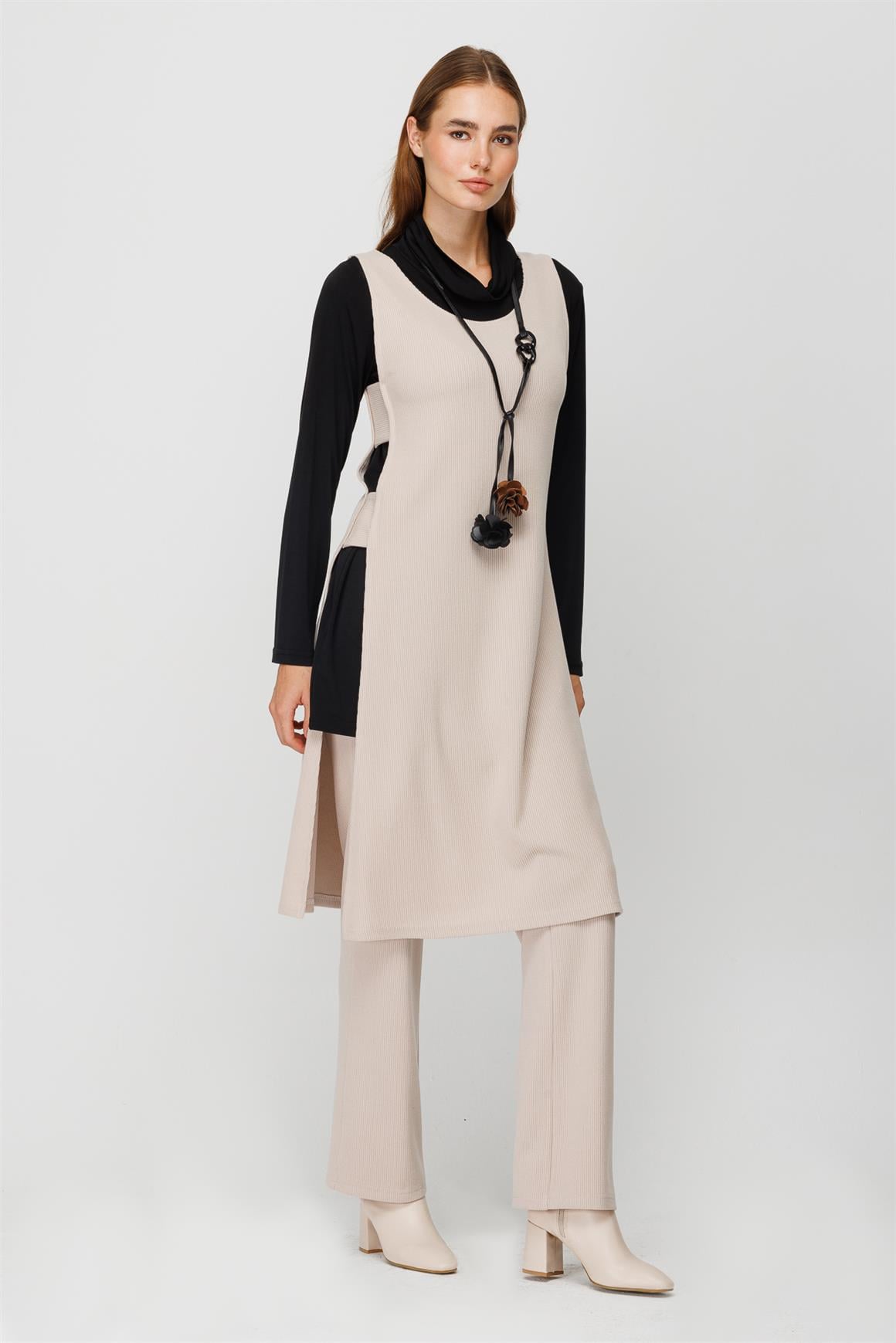 Fitilli Örme Kumaştan Yanları Pencere Detaylı Bluz Tunik Pantolon Kolye Takım  Taş