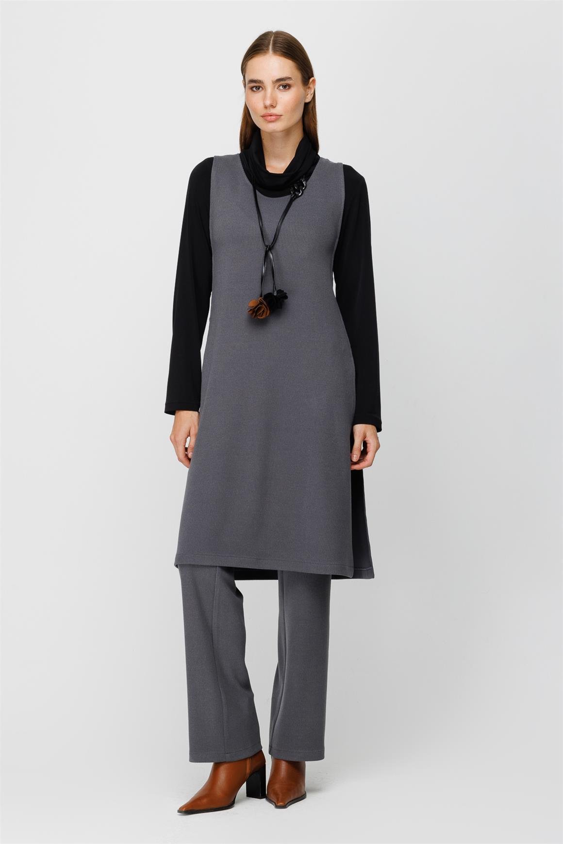 Fitilli Örme Kumaştan Yanları Pencere Detaylı Bluz Tunik Pantolon Kolye Takım  Antrasit
