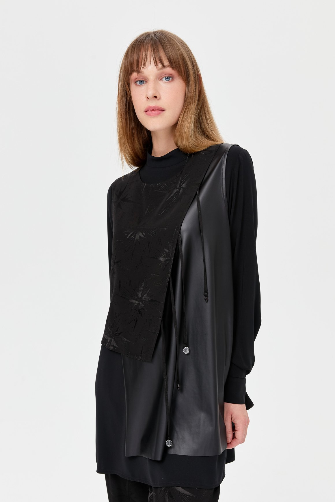 Floş Kumaş Kendinden Desenli Pantolonlu Takım  Siyah