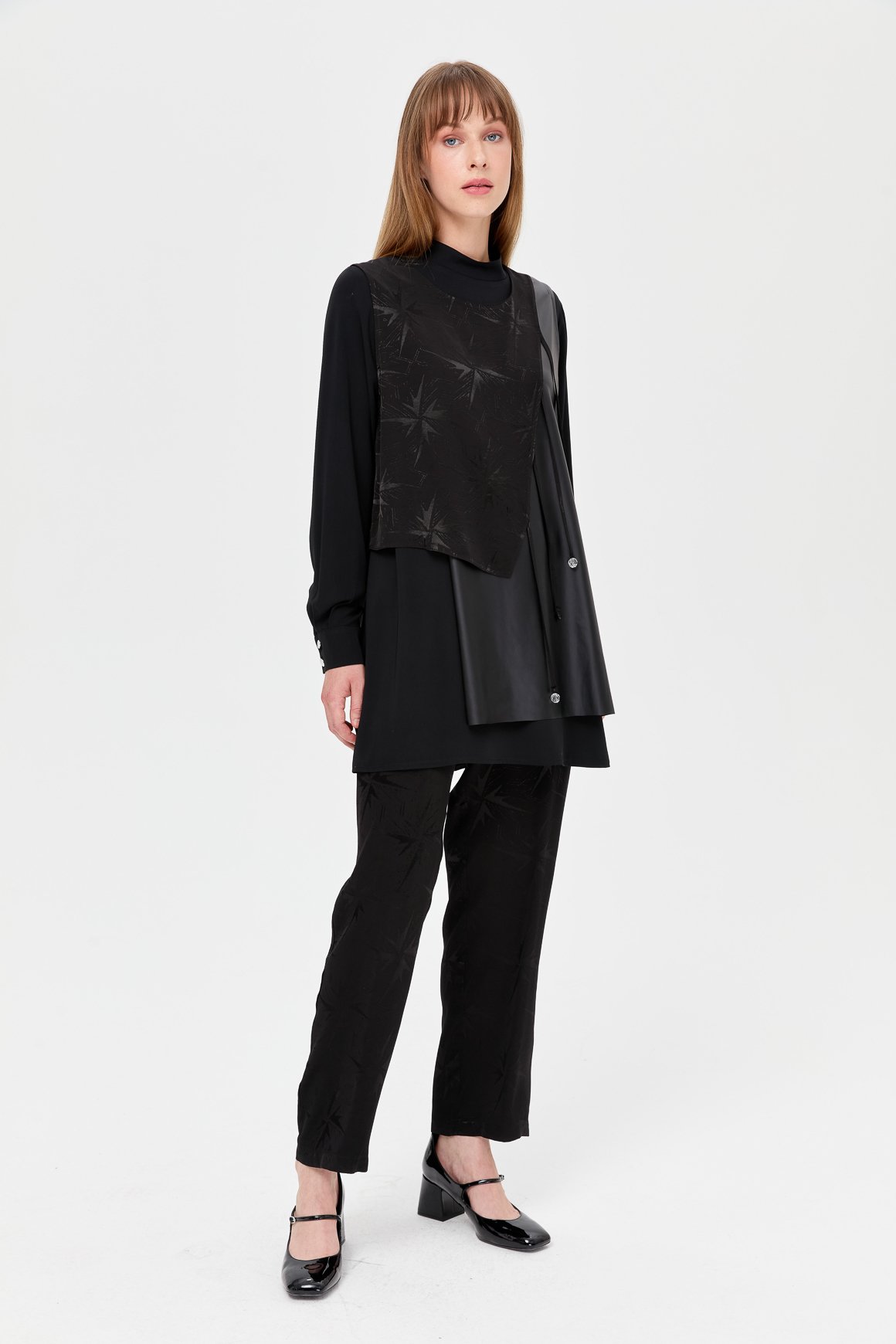 Floş Kumaş Kendinden Desenli Pantolonlu Takım  Siyah