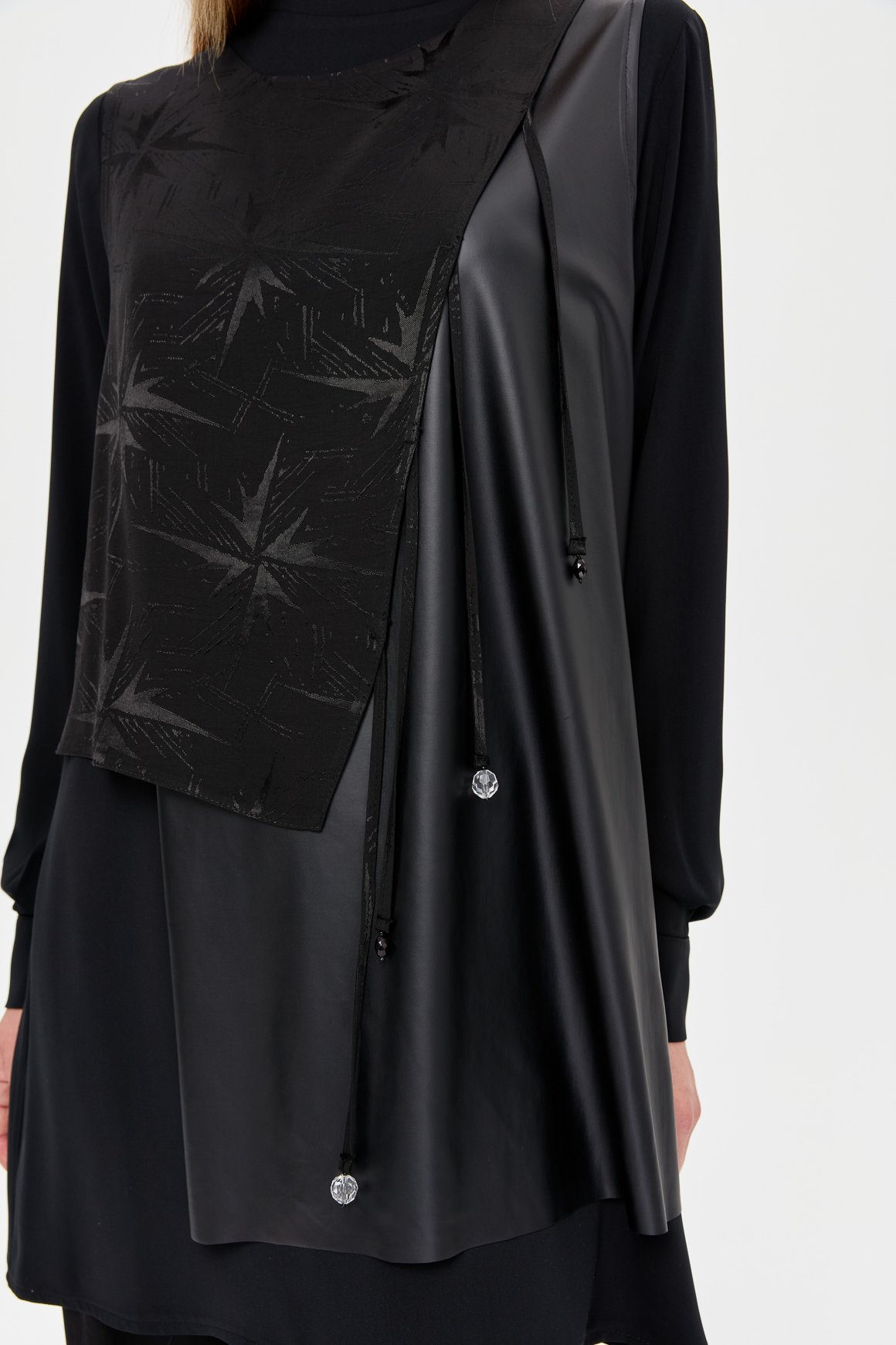 Floş Kumaş Kendinden Desenli Pantolonlu Takım  Siyah