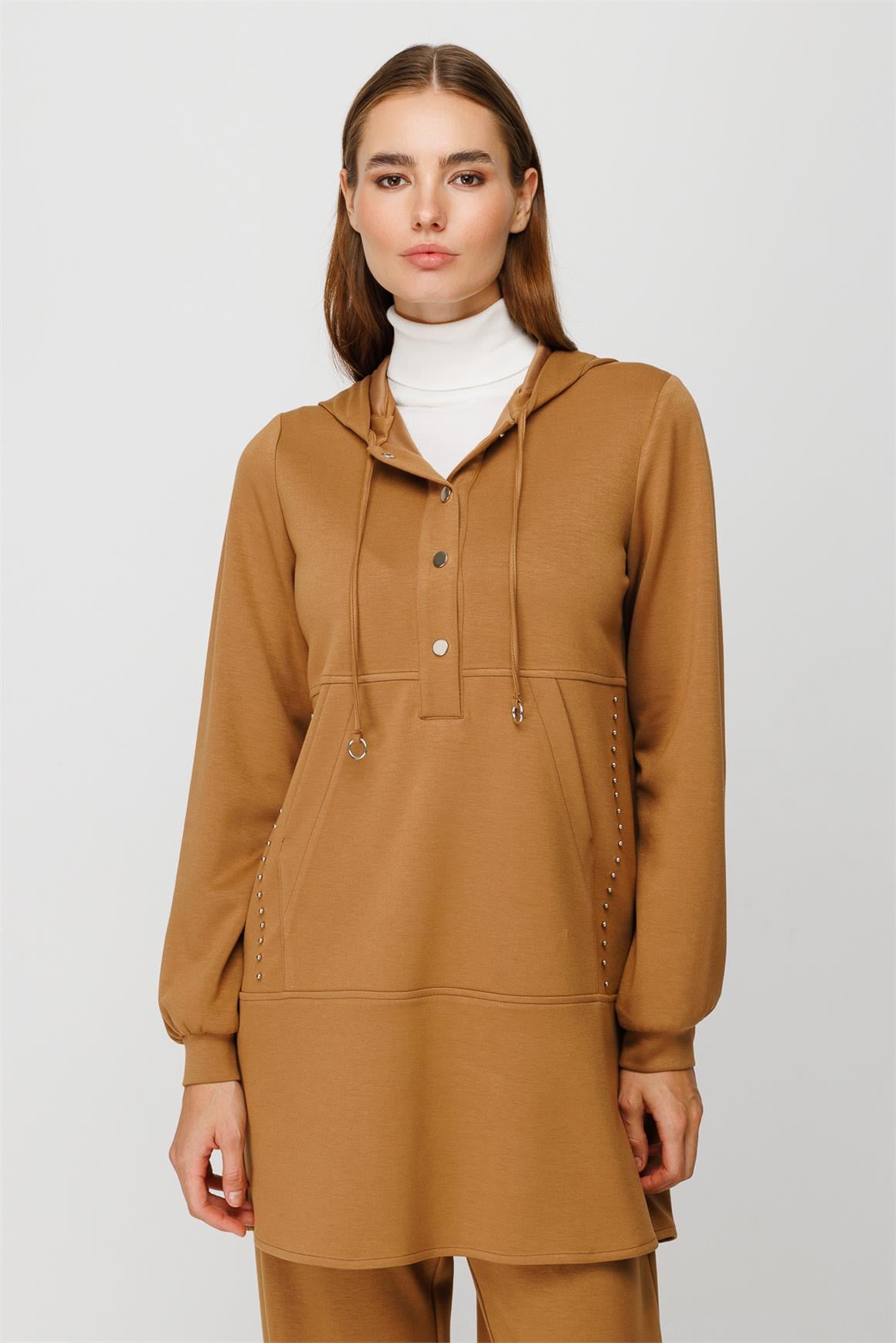 Kapişon ve Swarows Taş Detaylı Oysh Kumaş Tunik Pantolon Takım  Camel