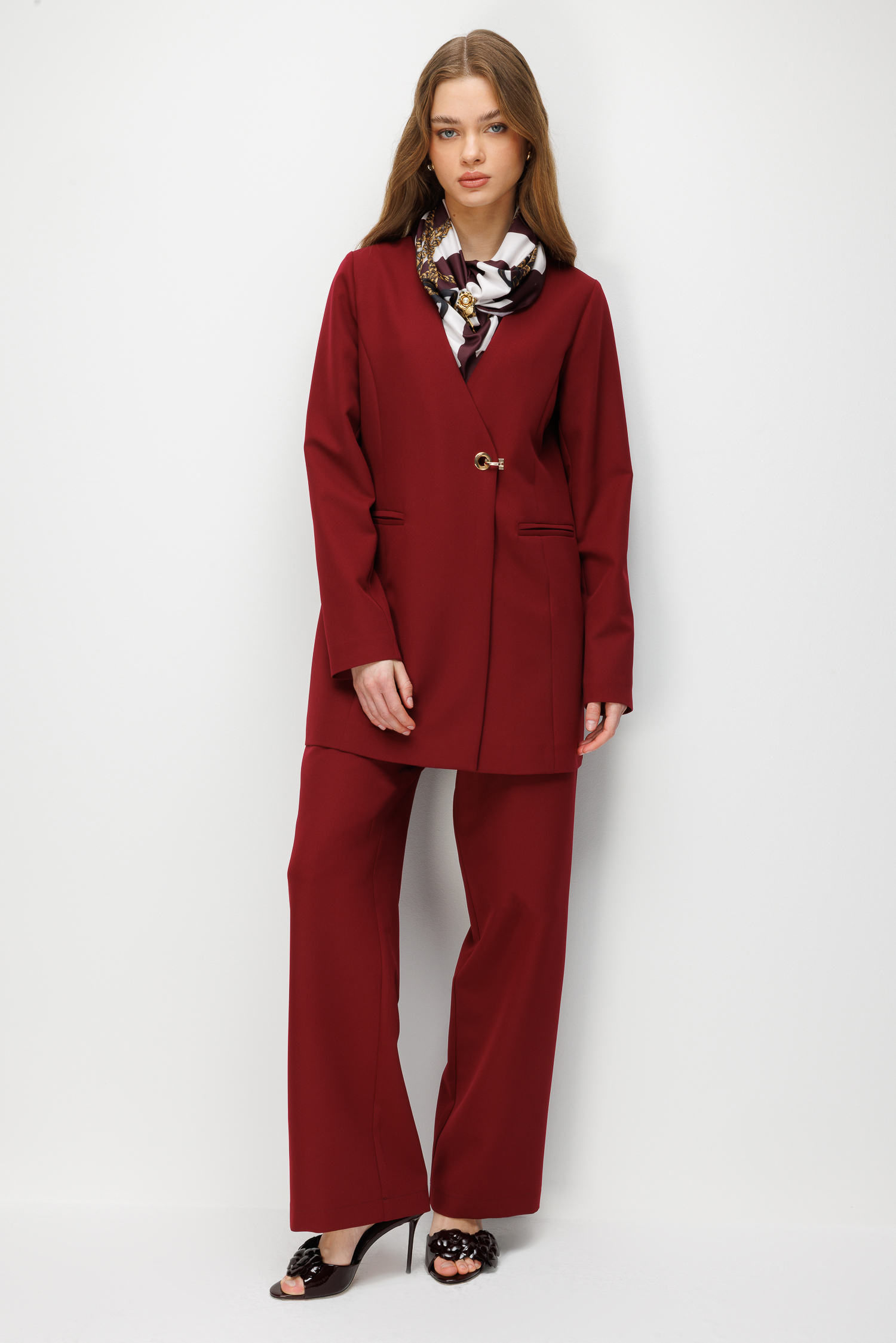 Kilit DEtaylı Eşarplı Takım  Bordo