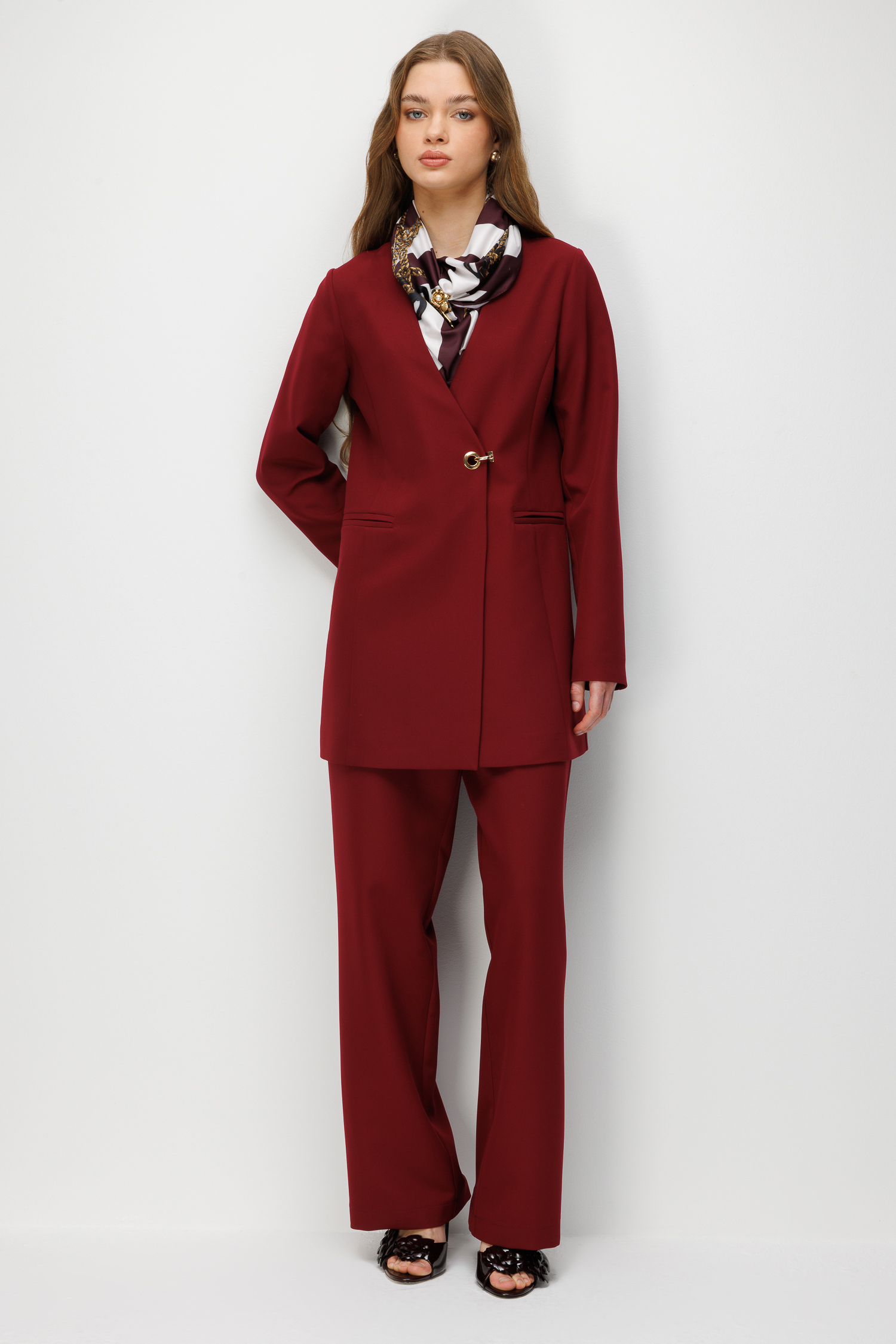 Kilit DEtaylı Eşarplı Takım  Bordo