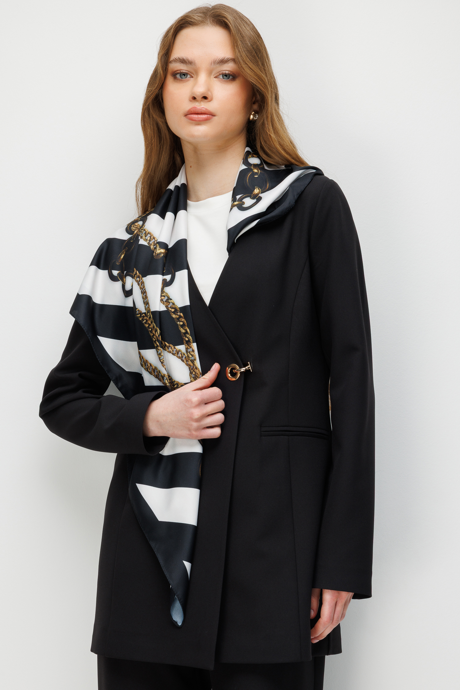 Kilit DEtaylı Eşarplı Takım  Siyah