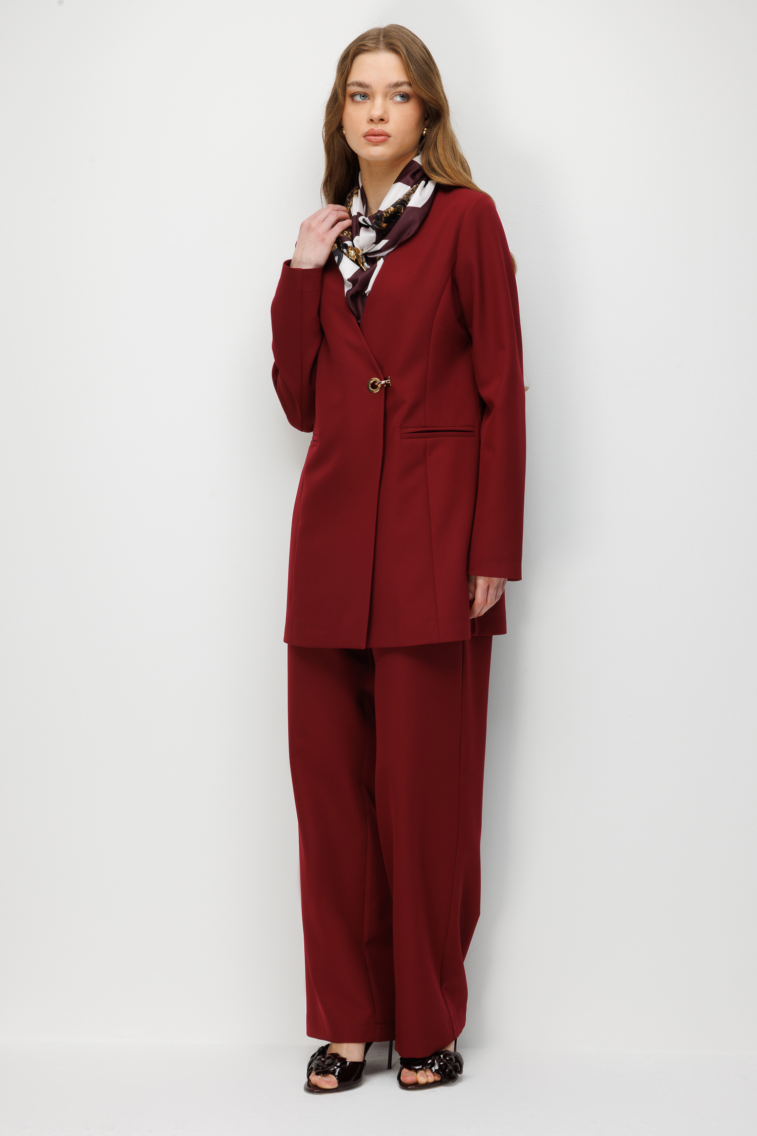 Kilit DEtaylı Eşarplı Takım  Bordo