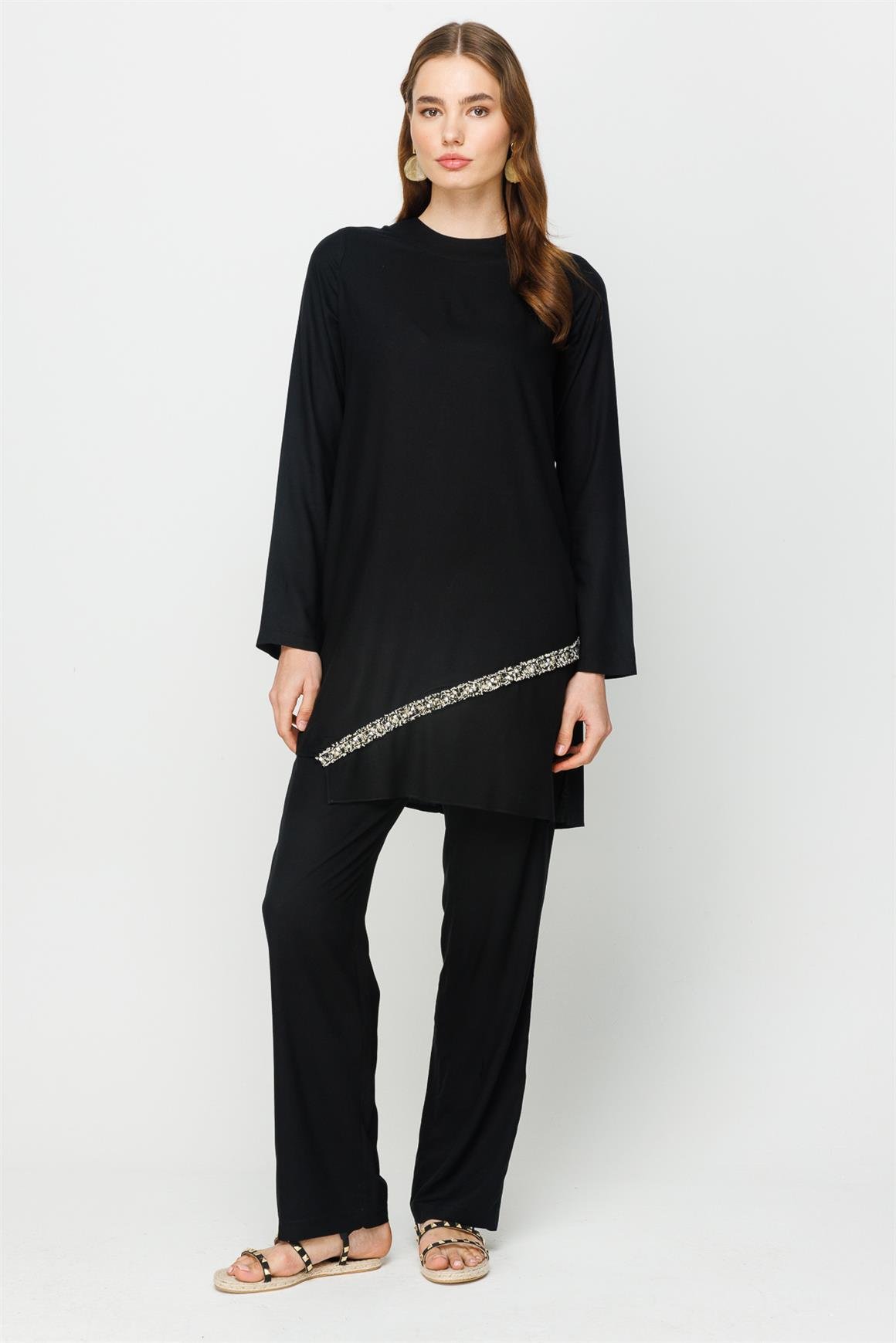 Önü Şerit Aksesuar Detaylı Pantolon Tunik Takım  Siyah