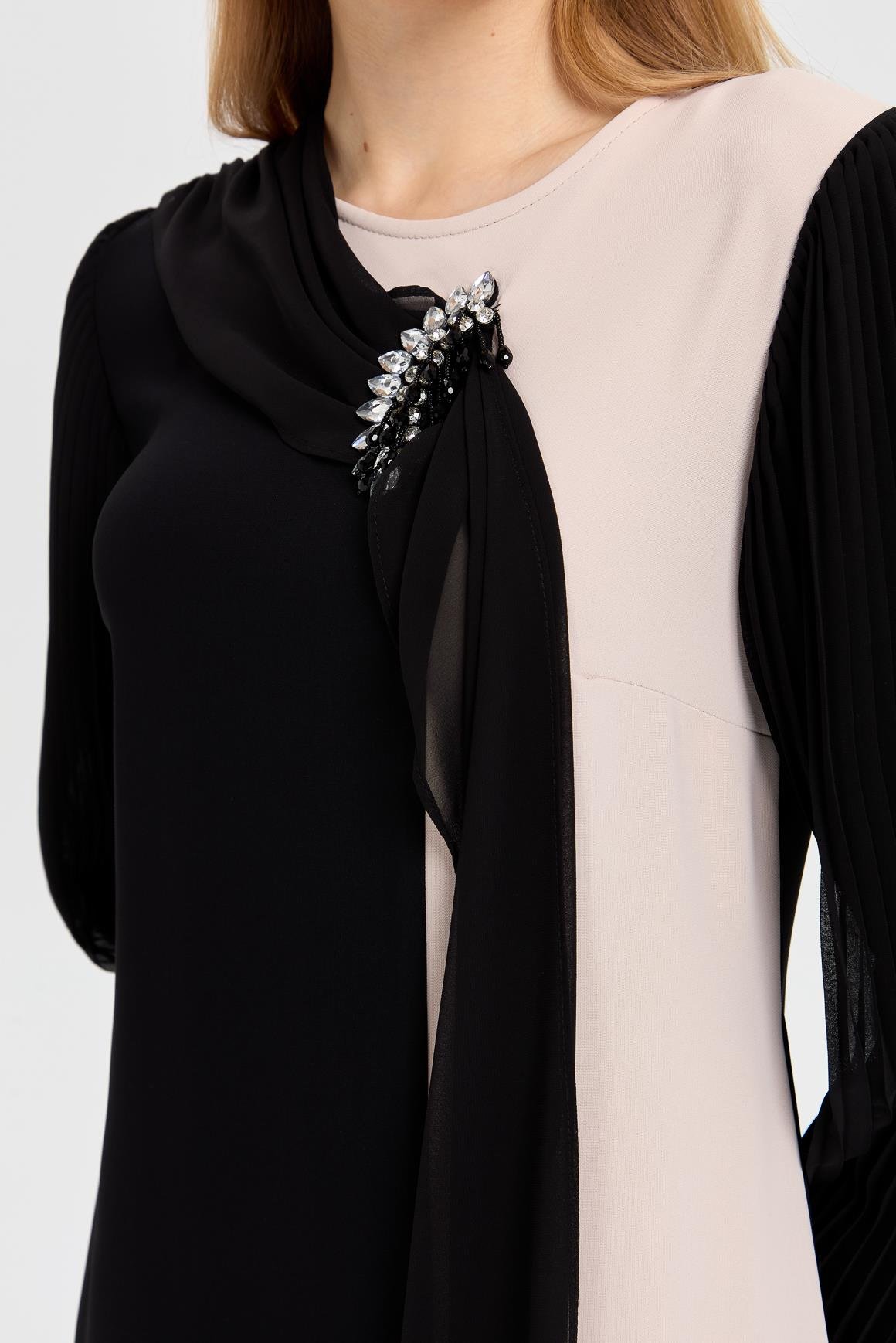 Şal Detaylı Önü Yırtmaçlı Pilise Kollu Pantolonlu Takım  Taş