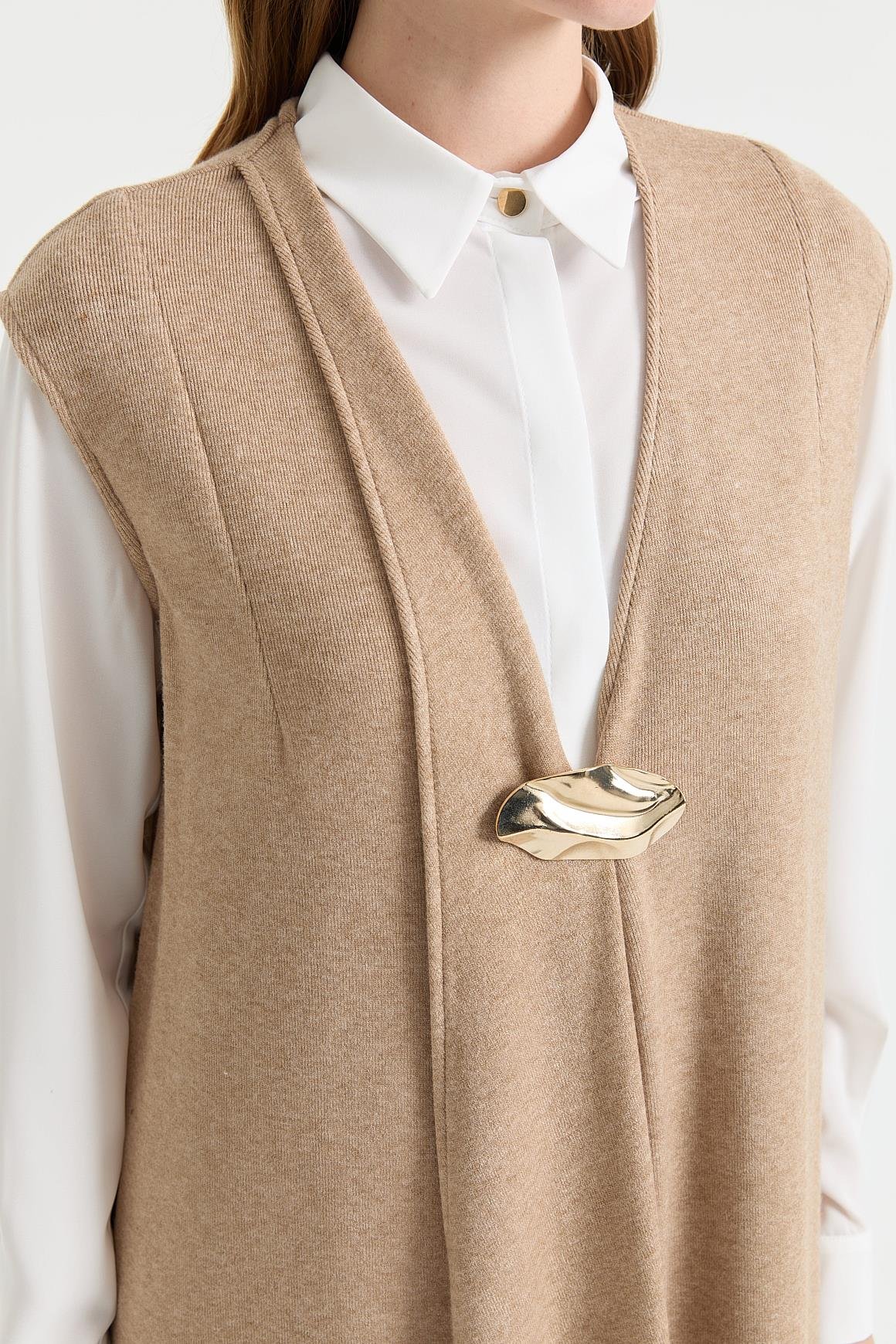 Şık Aksesuar Detaylı Üçlü Takım  Vizon