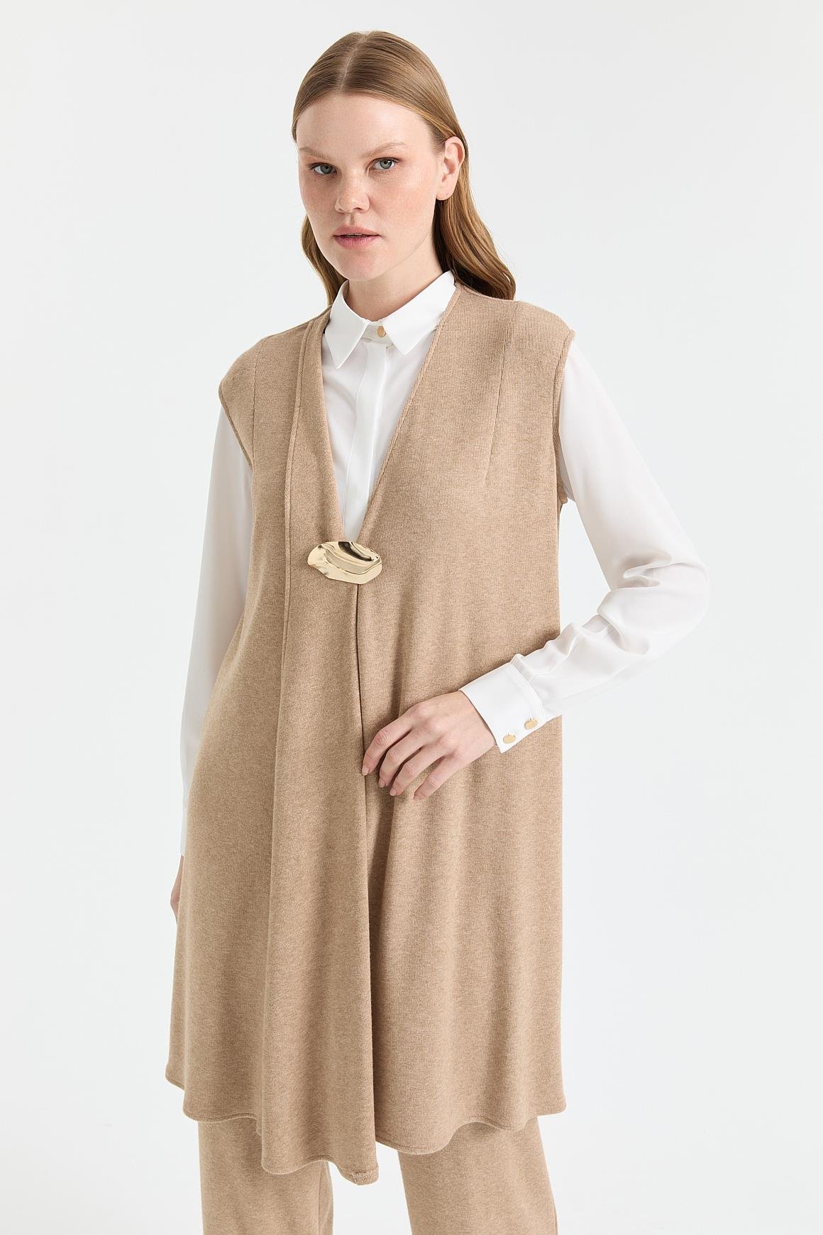 Şık Aksesuar Detaylı Üçlü Takım  Vizon