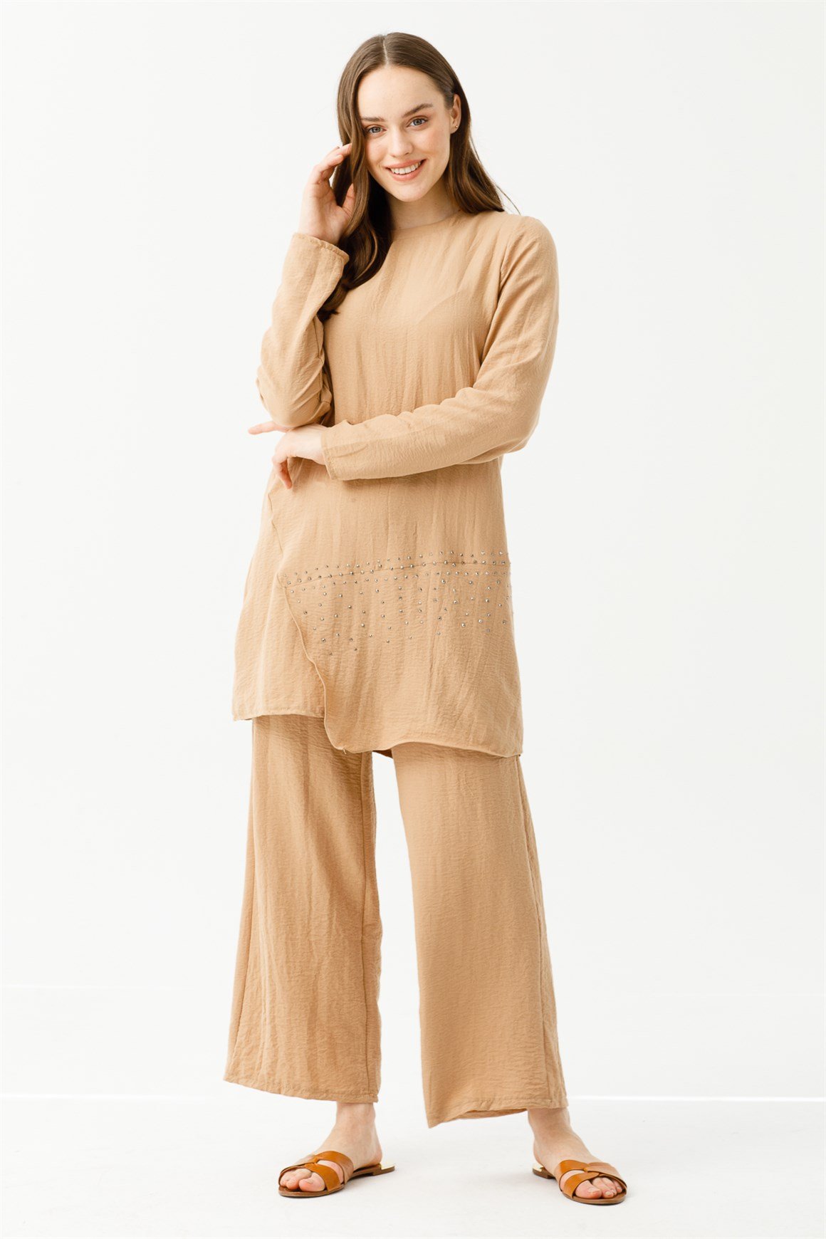 Vual Kumaştan Kesik ve Taş Detaylı Pantolon Tunik Takım  Camel