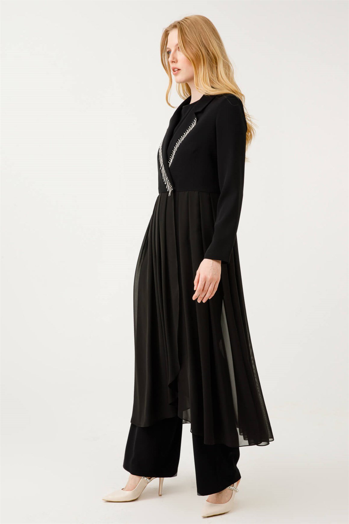 Yaka Kenarı Zincir Aksesuarlı Eteği Kırma Şifon Detaylı Pantolonlu Takım  Siyah