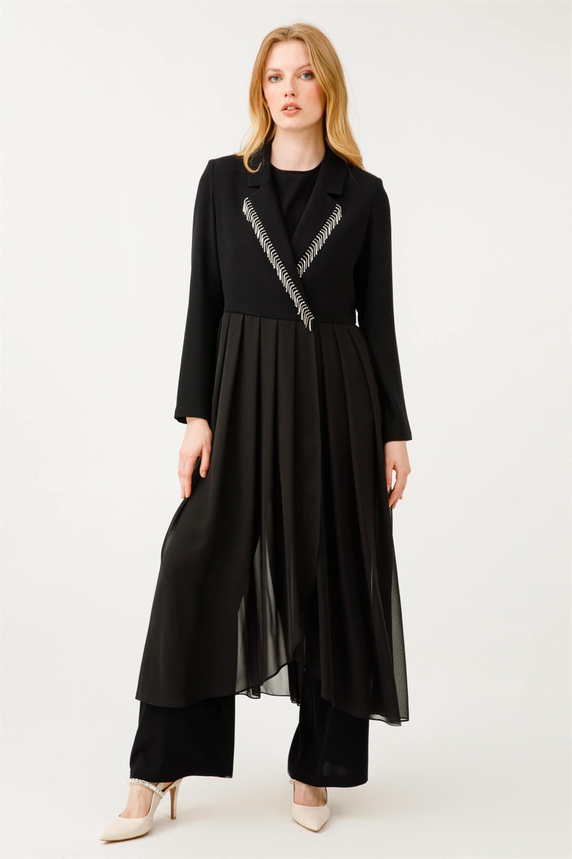 Yaka Kenarı Zincir Aksesuarlı Eteği Kırma Şifon Detaylı Pantolonlu Takım  Siyah