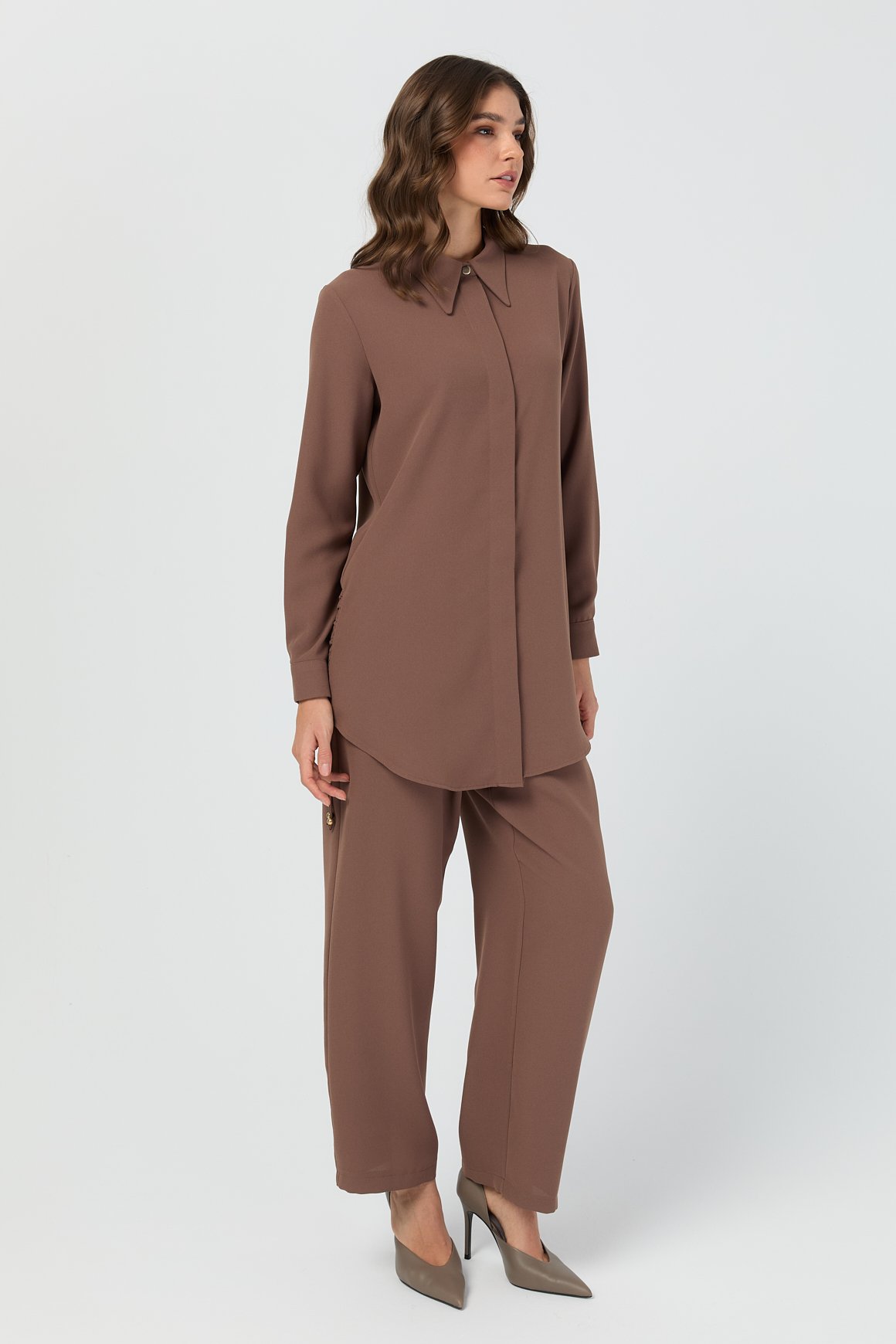 Yandan Büzgü Detaylı Pantolonlu Takım  Taba