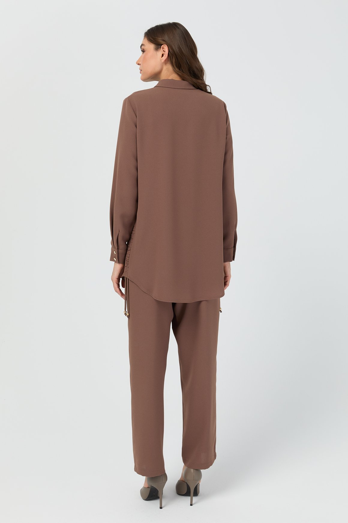 Yandan Büzgü Detaylı Pantolonlu Takım  Taba