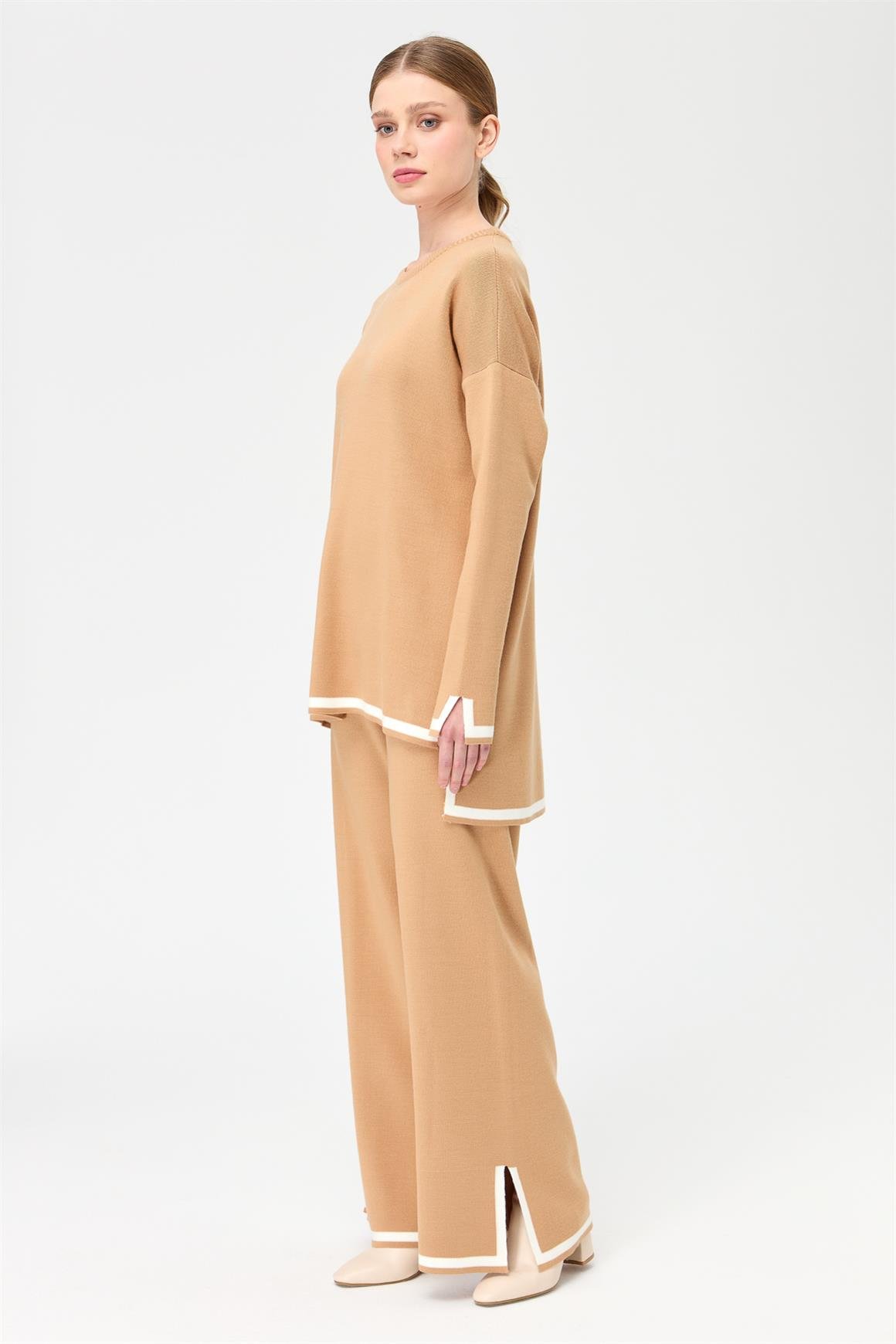 Yırtmaç Detaylı Triko Pantolonlu Takım  Vizon