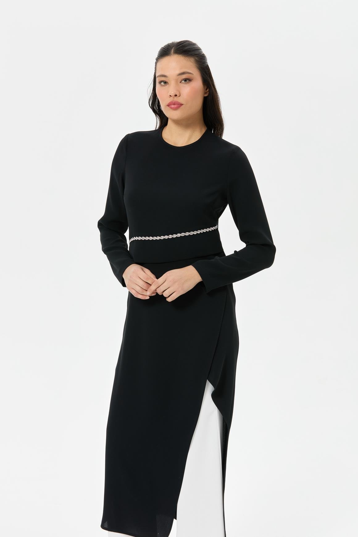 Yırtmaç Detaylı Taş Zincirli Takım  Ekru