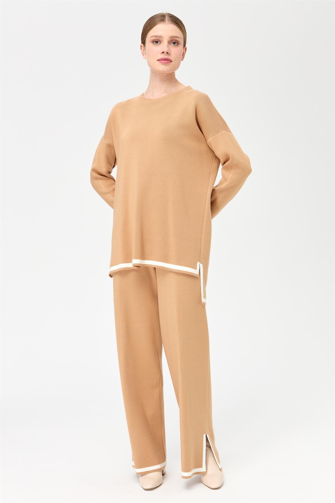 Yırtmaç Detaylı Triko Pantolonlu Takım  Vizon