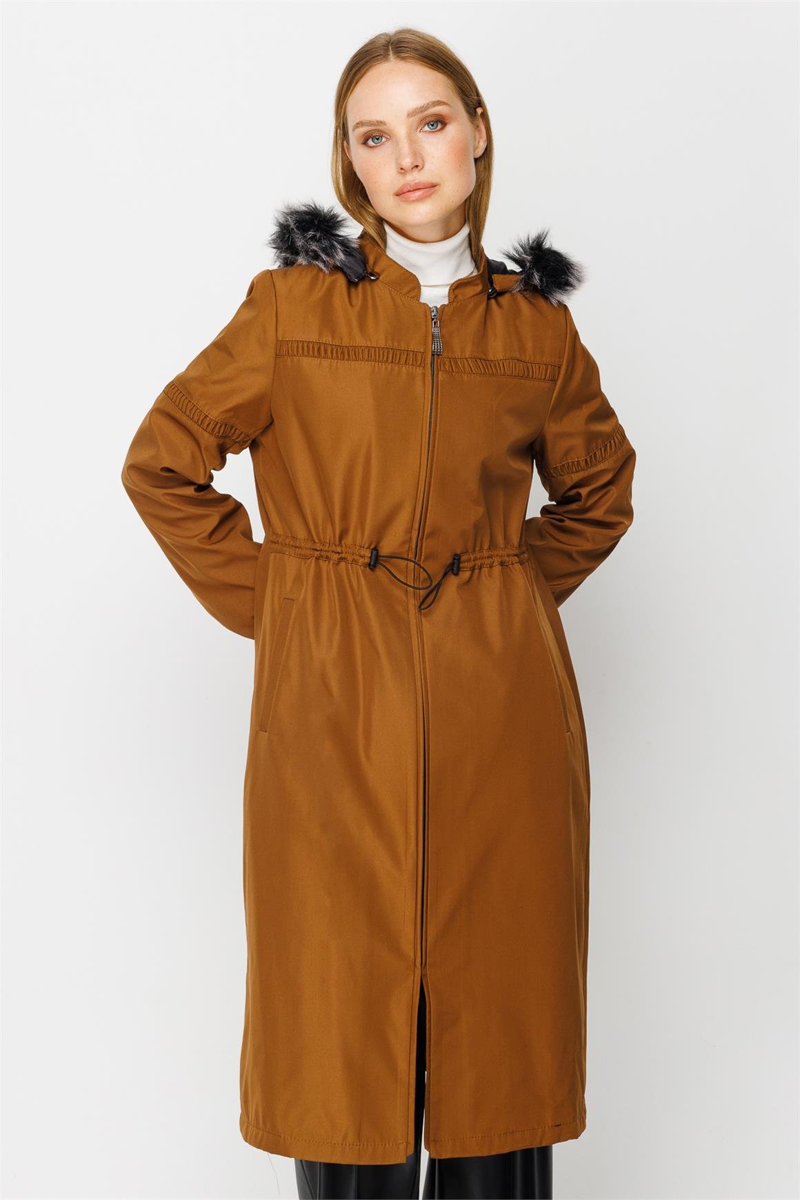 Büzgü Detaylı Ara Boy Parka  Taba