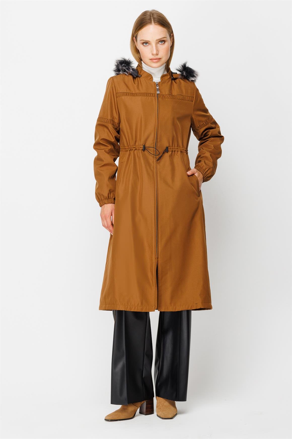 Büzgü Detaylı Ara Boy Parka  Taba