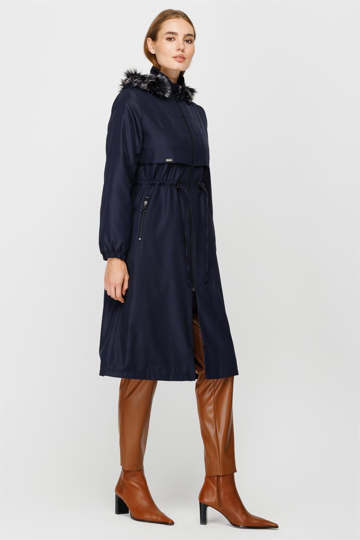 Dikiş Detaylı Ara Boy Parka  Laci