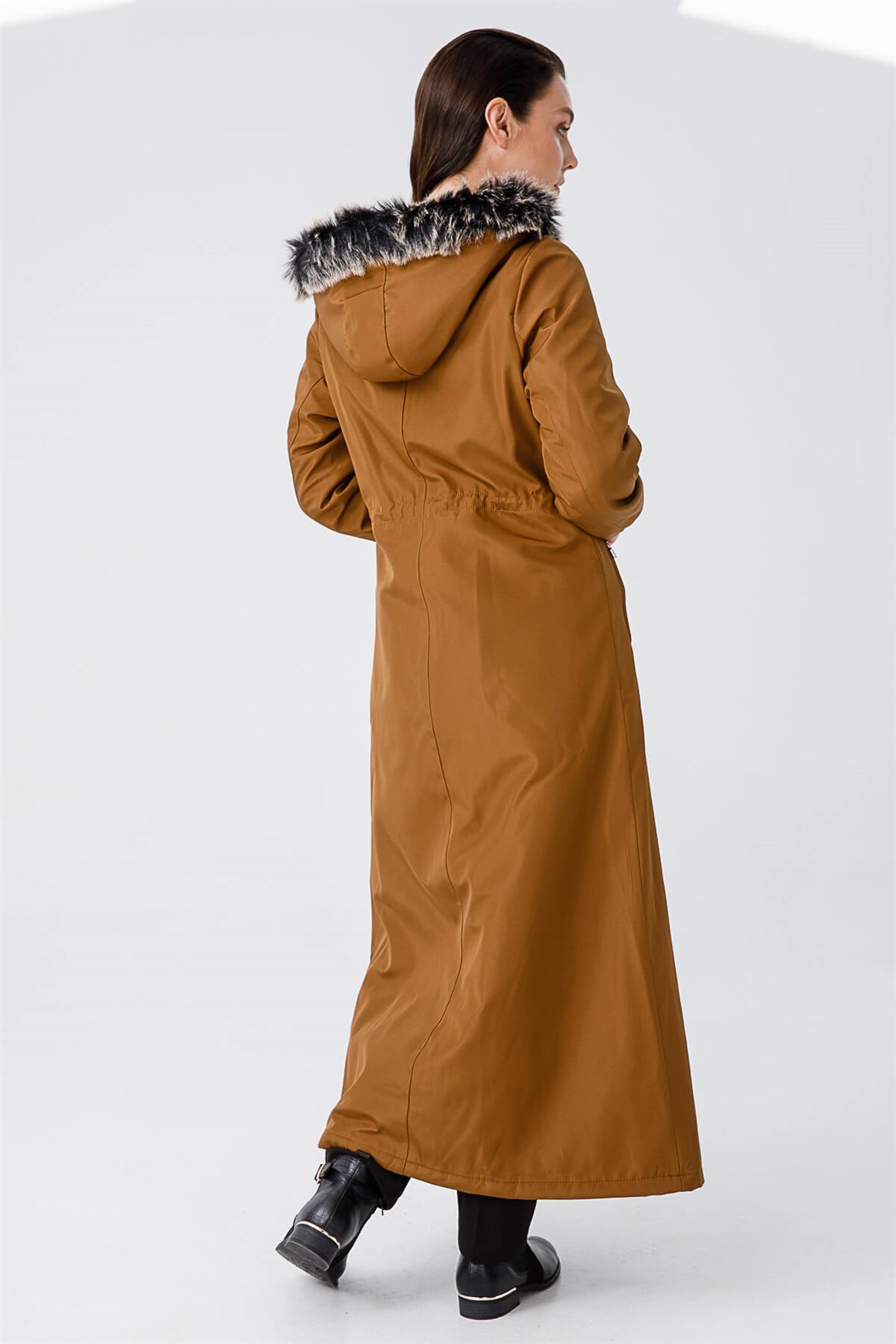 Süs Cepli Belden Büzmeli İçi Kürklü Tam Boy Parka  Taba