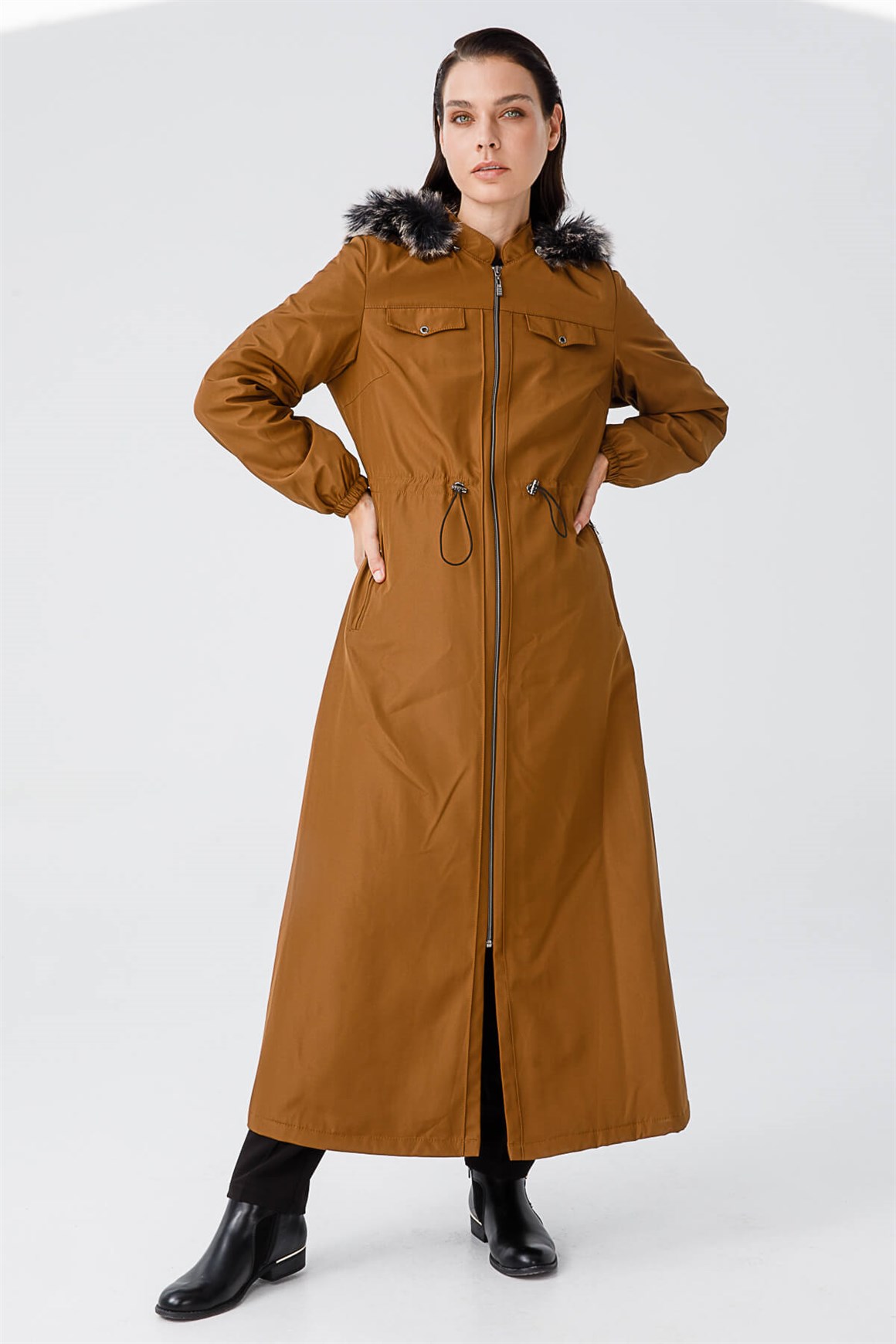 Süs Cepli Belden Büzmeli İçi Kürklü Tam Boy Parka  Taba