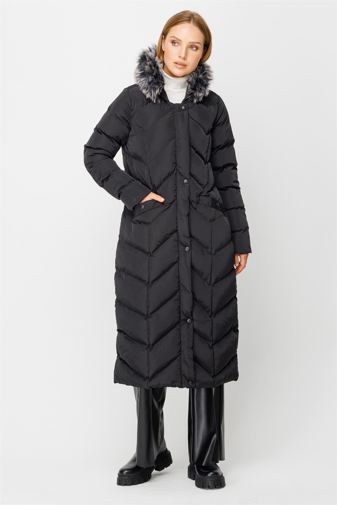 Verev Dikiş Detaylı Kapişon Kenarı Kürk Detaylı Dolgulu Kaban  Siyah