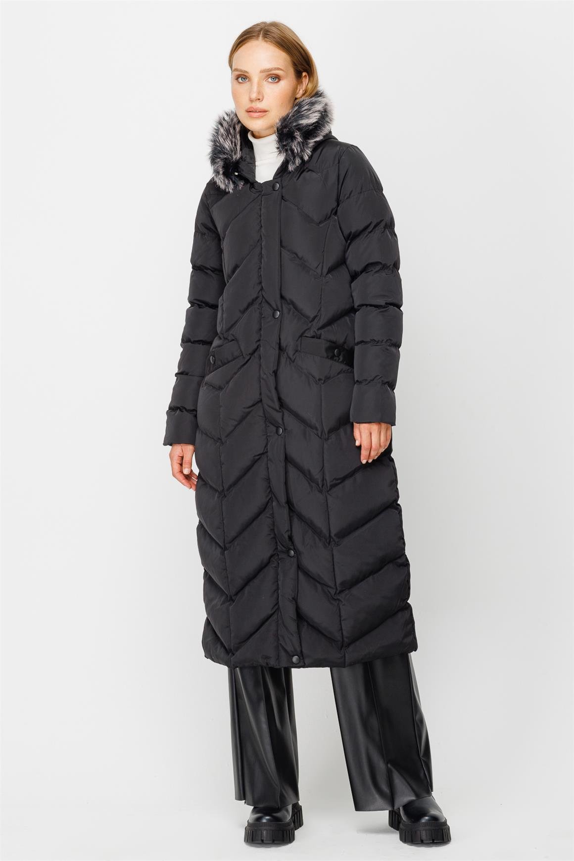 Verev Dikiş Detaylı Kapişon Kenarı Kürk Detaylı Dolgulu Kaban  Siyah