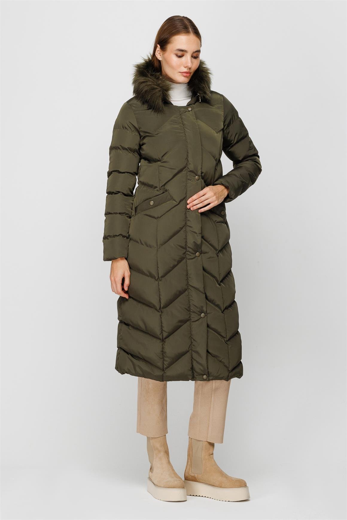 Verev Dikiş Detaylı Kapişon Kenarı Kürk Detaylı Dolgulu Kaban  Haki