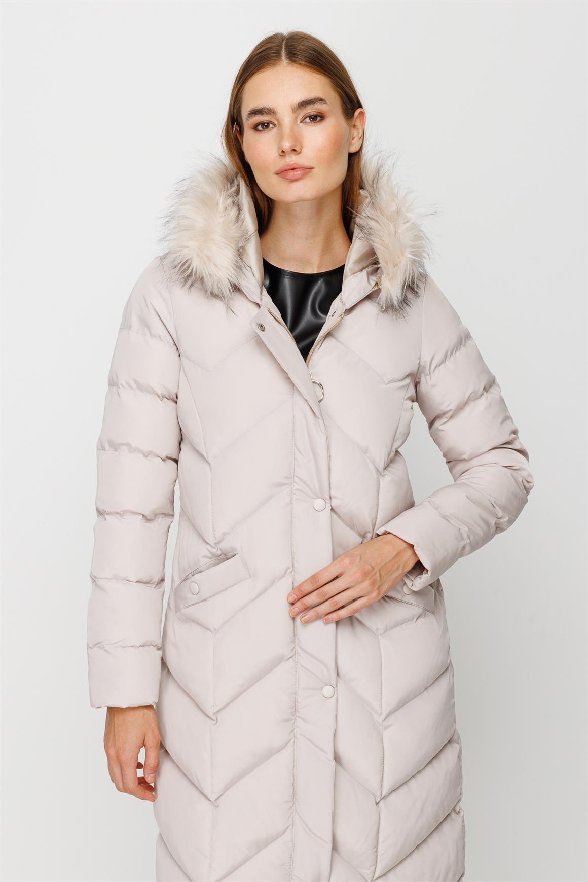 Verev Dikiş Detaylı Kapişon Kenarı Kürk Detaylı Dolgulu Kaban  Ekru