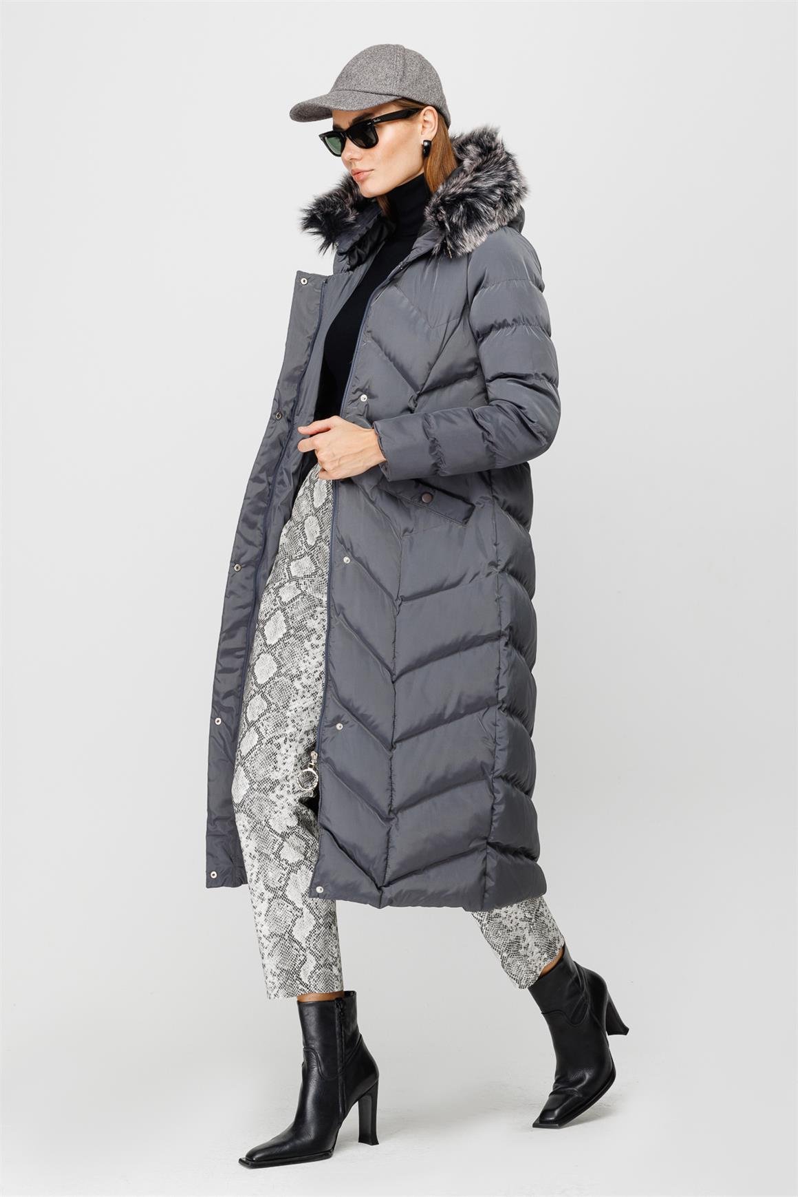 Verev Dikiş Detaylı Kapişon Kenarı Kürk Detaylı Dolgulu Kaban  Antrasit