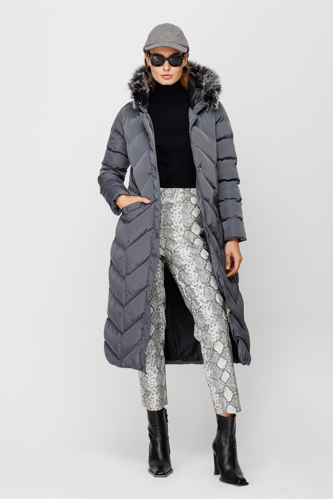 Verev Dikiş Detaylı Kapişon Kenarı Kürk Detaylı Dolgulu Kaban  Antrasit