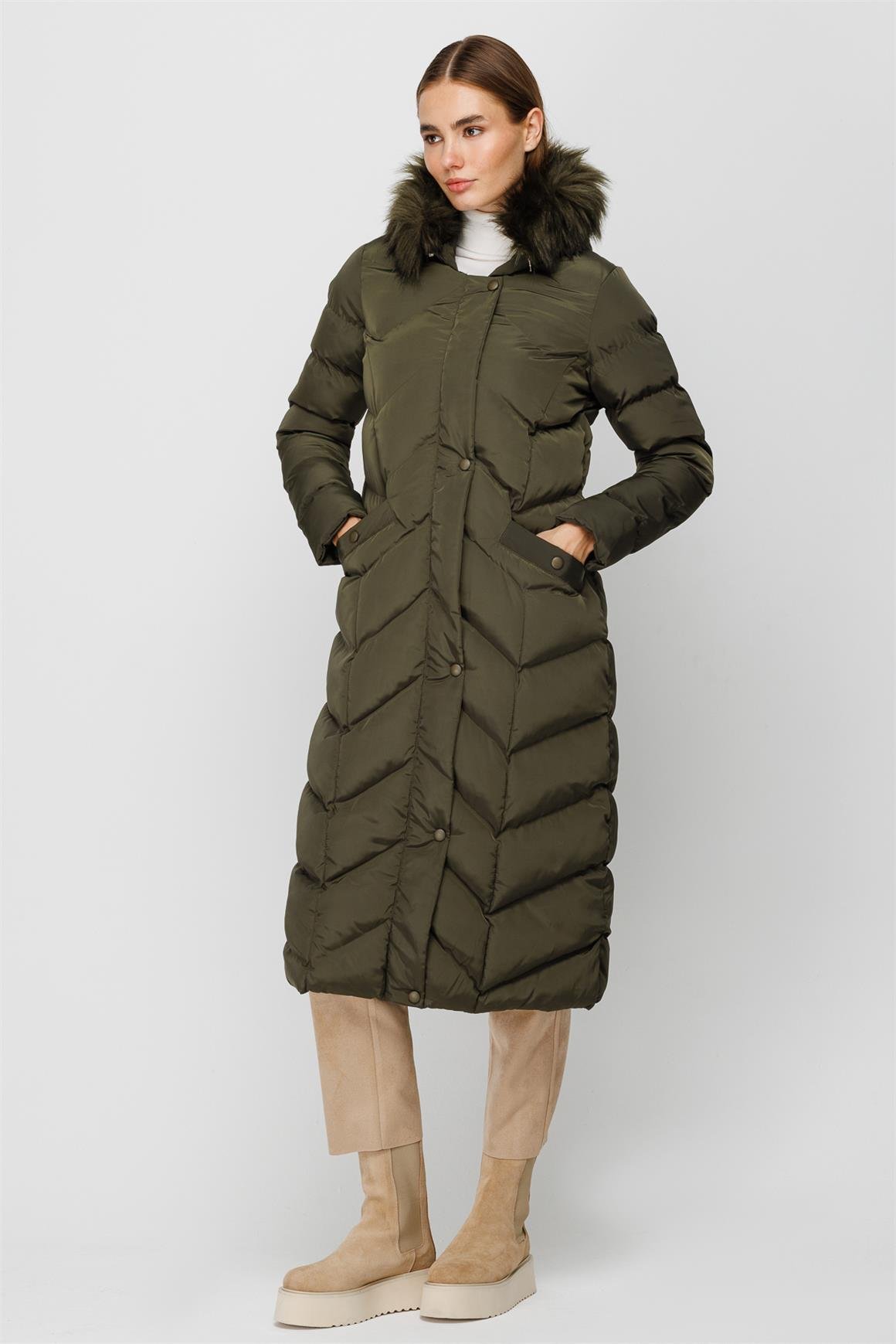 Verev Dikiş Detaylı Kapişon Kenarı Kürk Detaylı Dolgulu Kaban  Haki