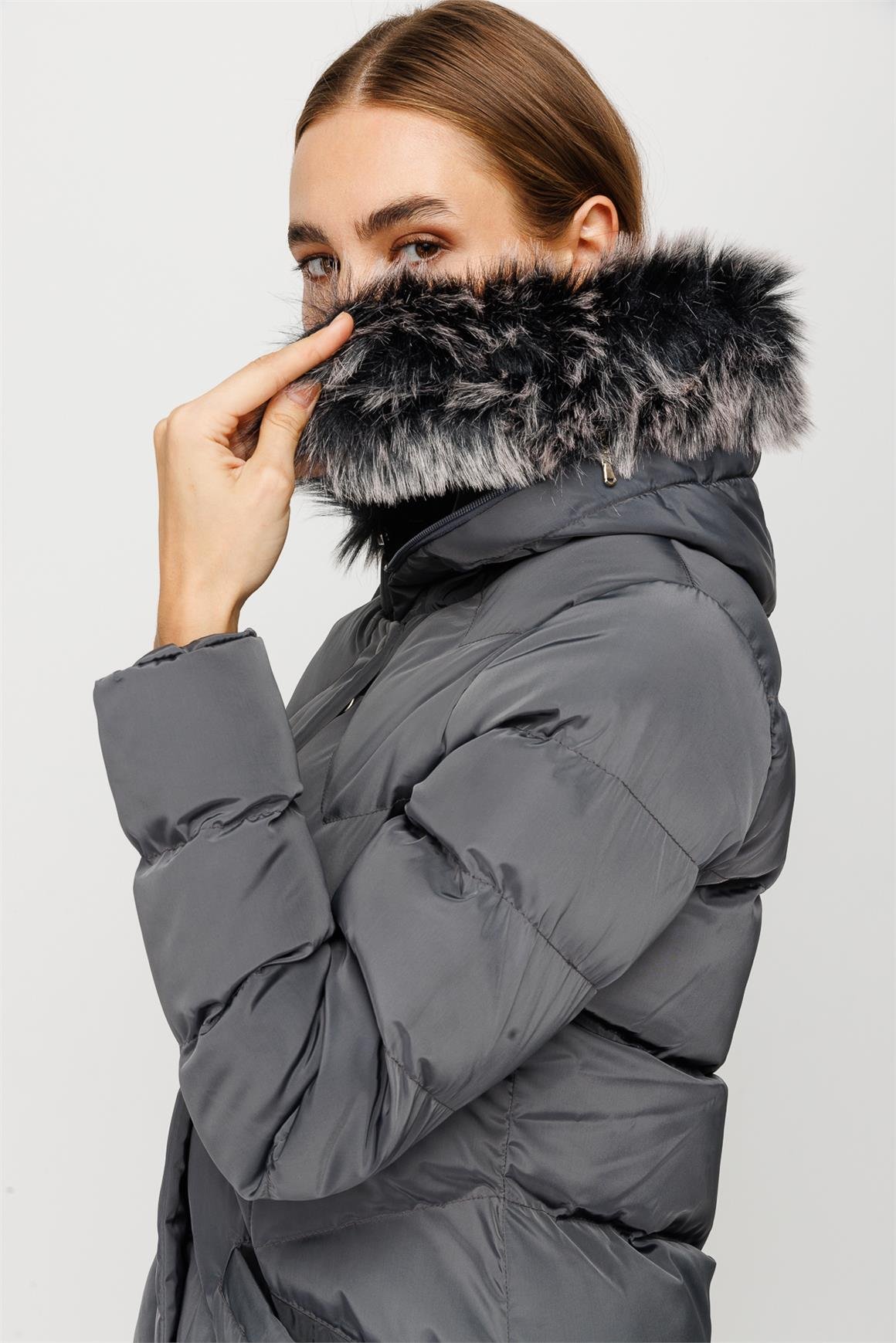 Verev Dikiş Detaylı Kapişon Kenarı Kürk Detaylı Dolgulu Kaban  Antrasit