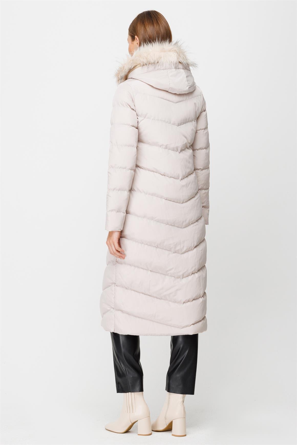 Verev Dikiş Detaylı Kapişon Kenarı Kürk Detaylı Dolgulu Kaban  Ekru