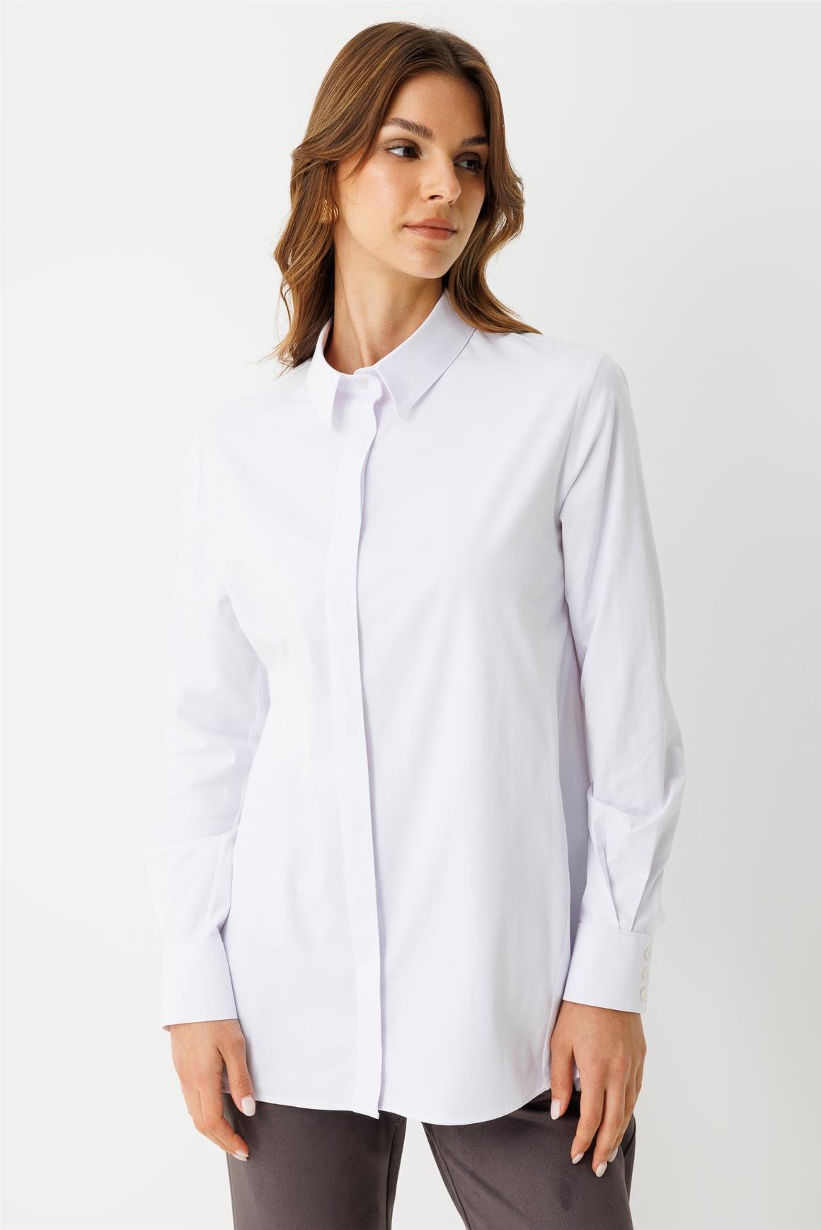 Arkası Dikiş Detaylı Pamuk Gömlek  Beyaz