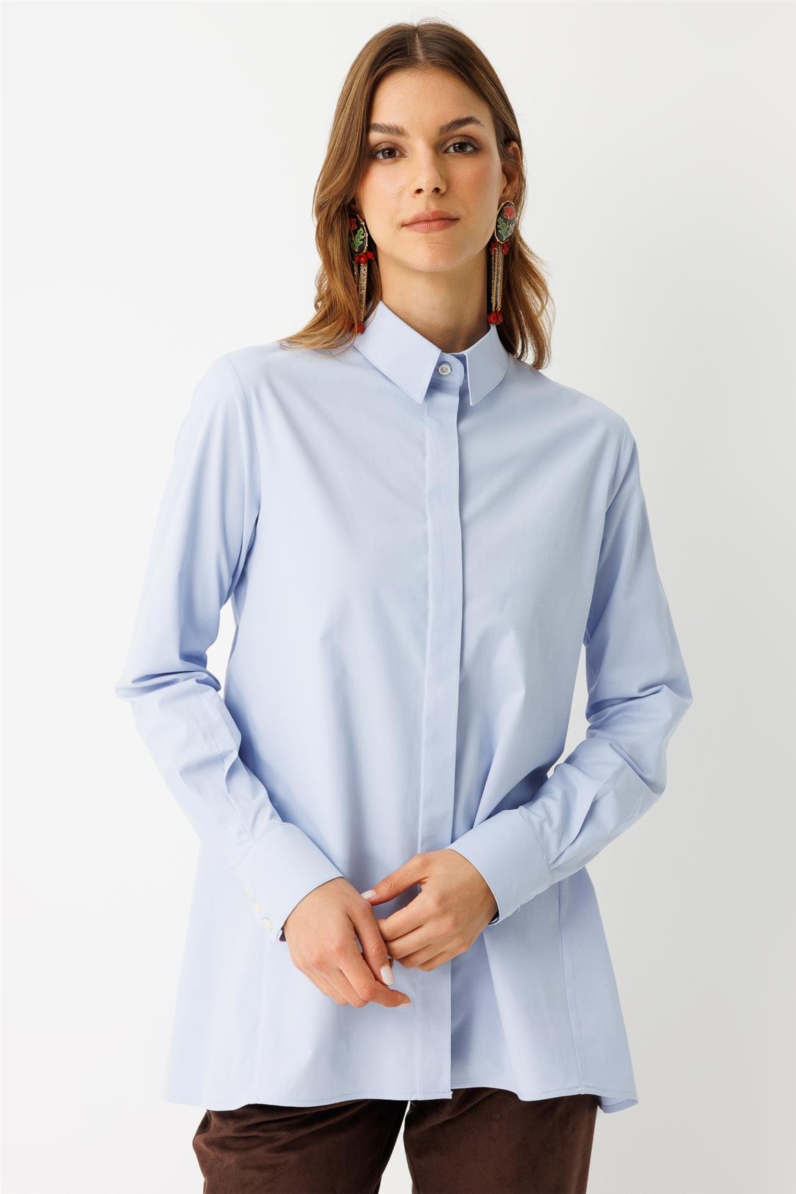 Arkası Dikiş Detaylı Pamuk Gömlek  Mavi