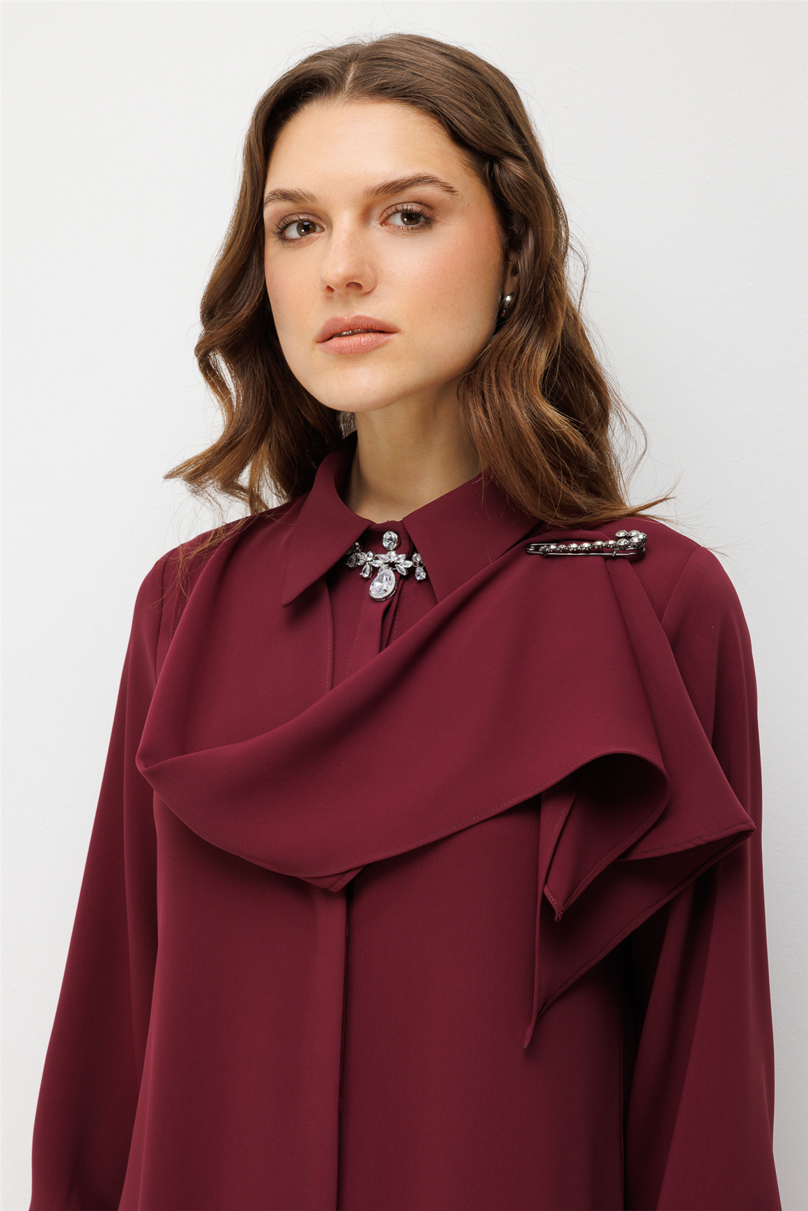 Fularlı Broş Detaylı Tunik  Bordo